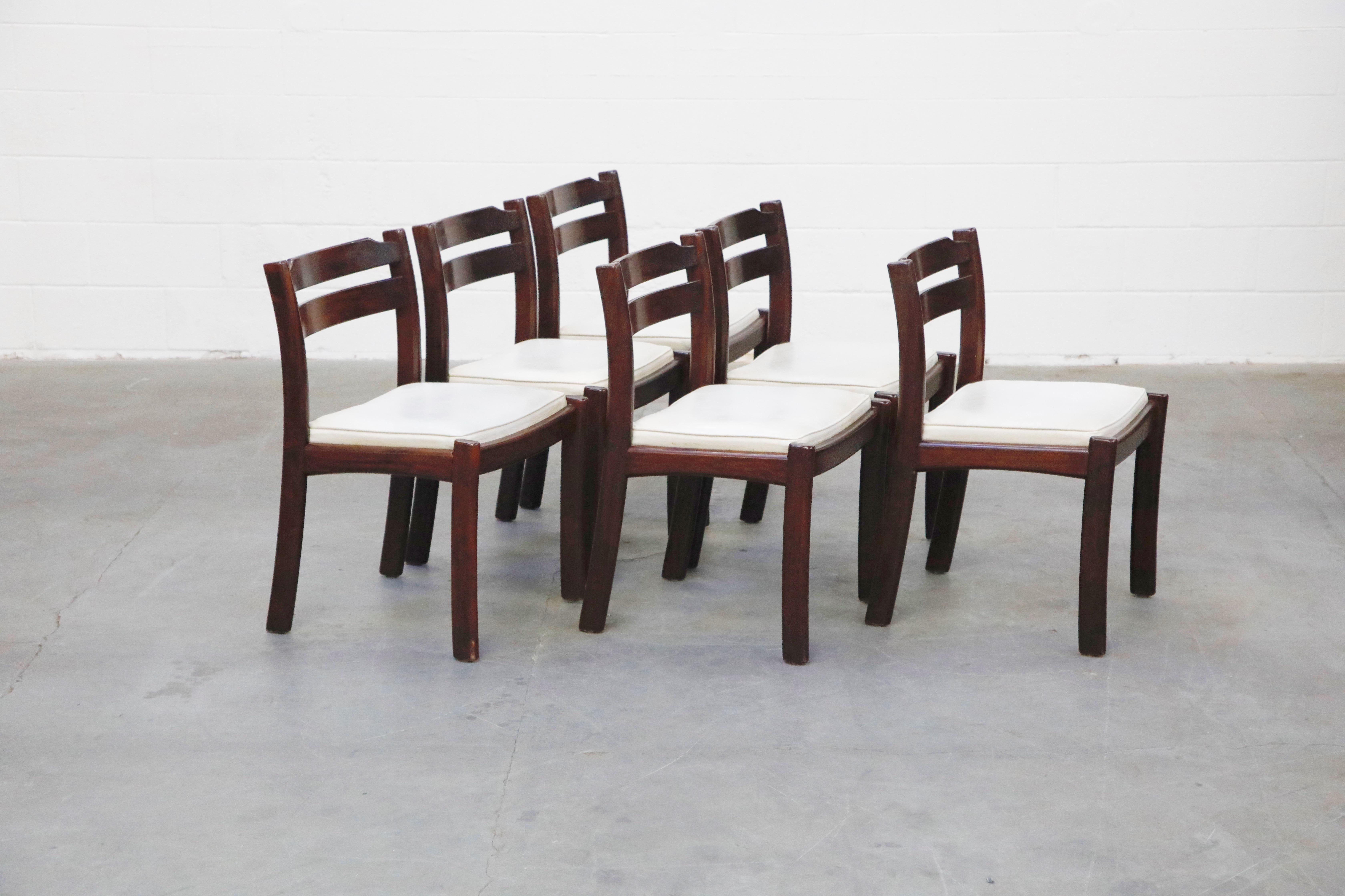 Satz von sechs dänischen modernen Esszimmerstühlen aus Palisanderholz von Dyrlund:: um 1960:: signiert im Zustand „Gut“ in Los Angeles, CA