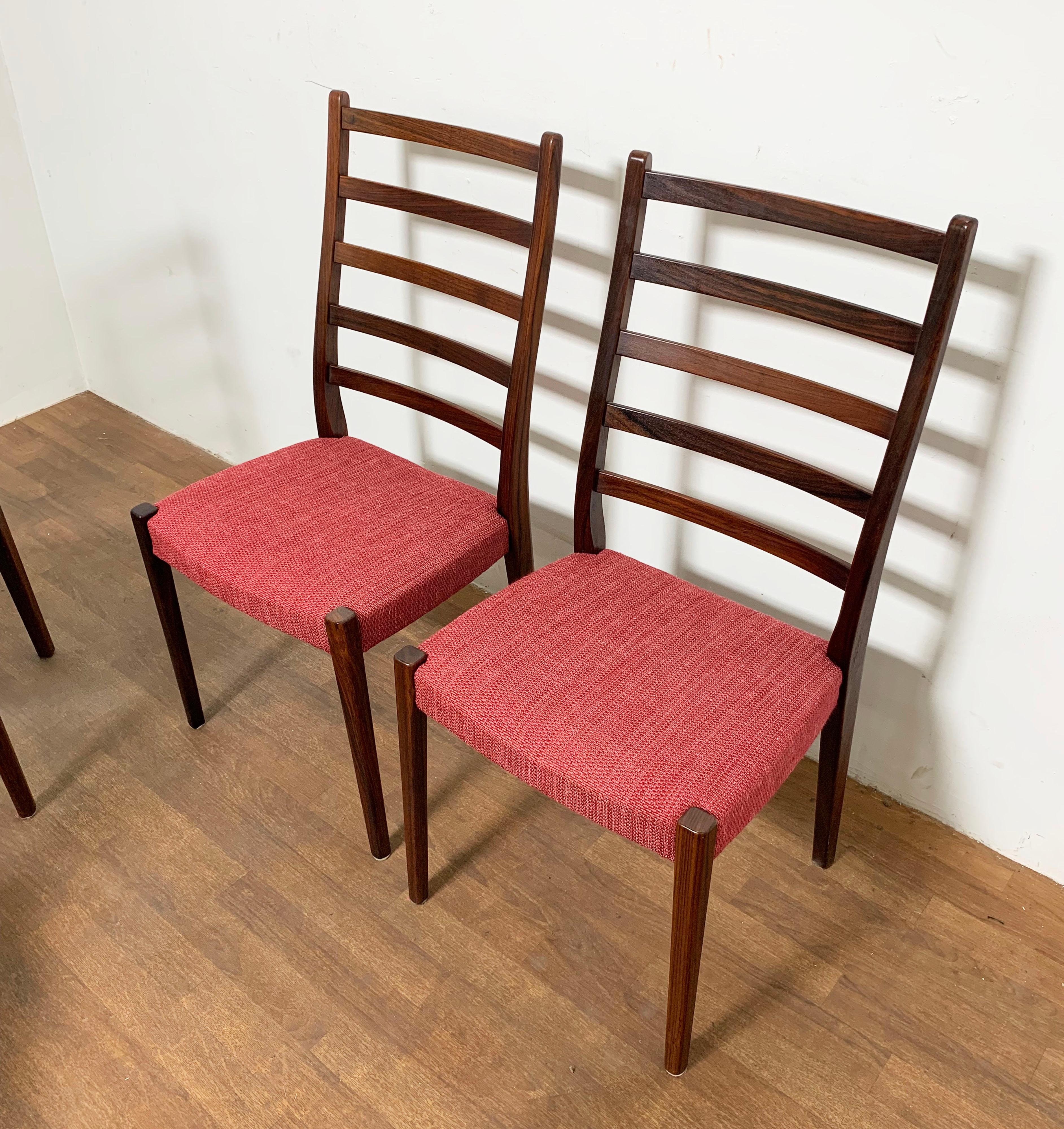 Set of six elegant ladder back dining chairs in rosewood  by Svegards of Markaryd, made in Sweden, circa 1970s.