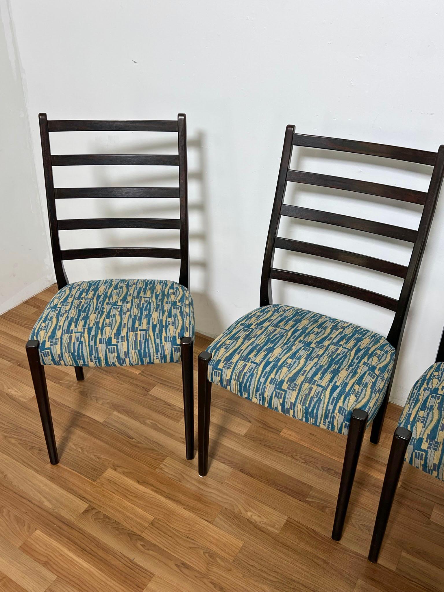 Set of six elegant rosewood ladder back dining chairs consisting of two-arm and four side chairs by Svegards of Markaryd, made in Sweden, circa 1970s.

Armchairs measure: 21 7/8