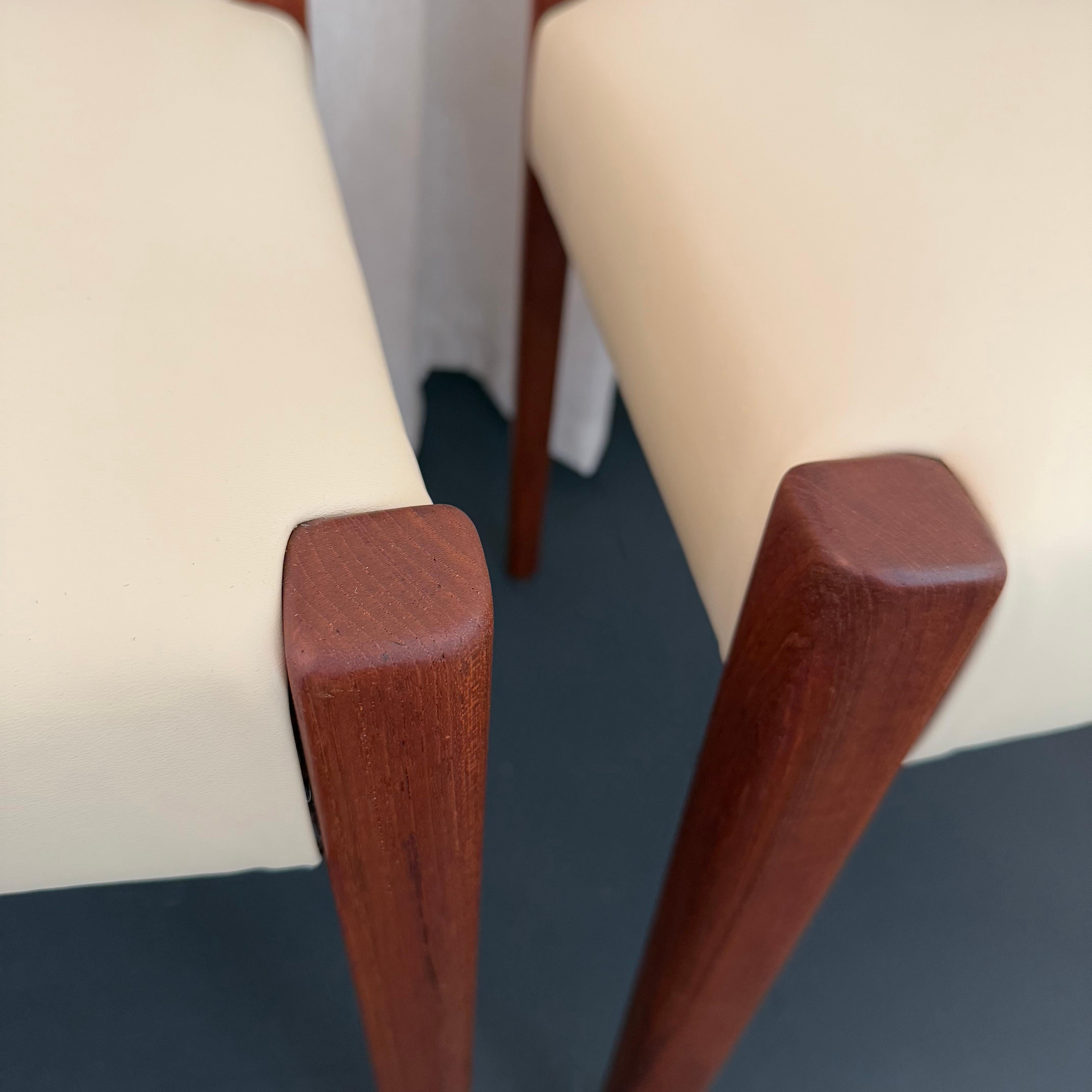 Set di sei sedie da pranzo moderne danesi in teak e pelle di Arne Hovmand-Olsen in vendita 3