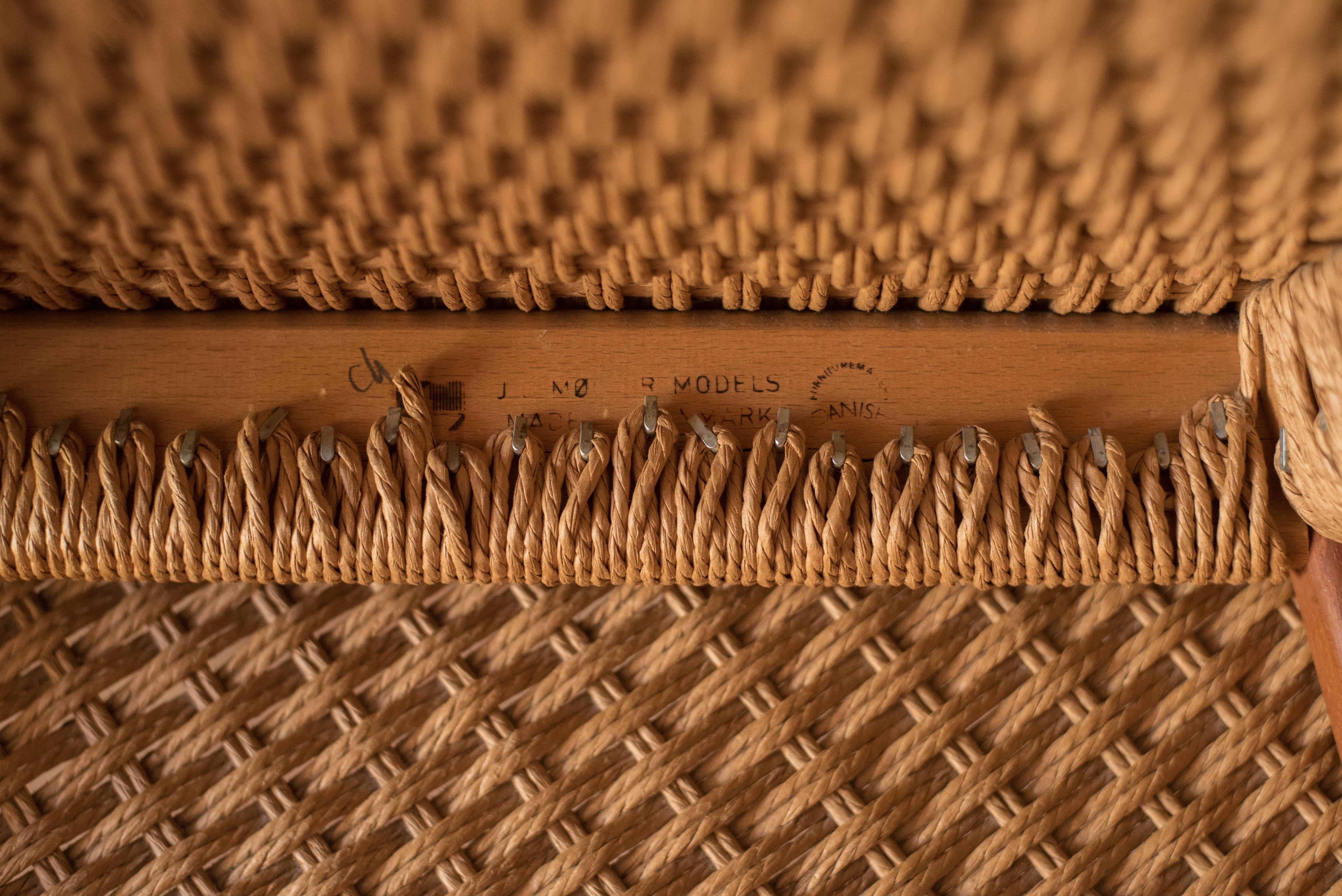 Ensemble de six chaises de salle à manger modernes danoises en teck et corde de papier Niels O. Moller 71 en vente 3