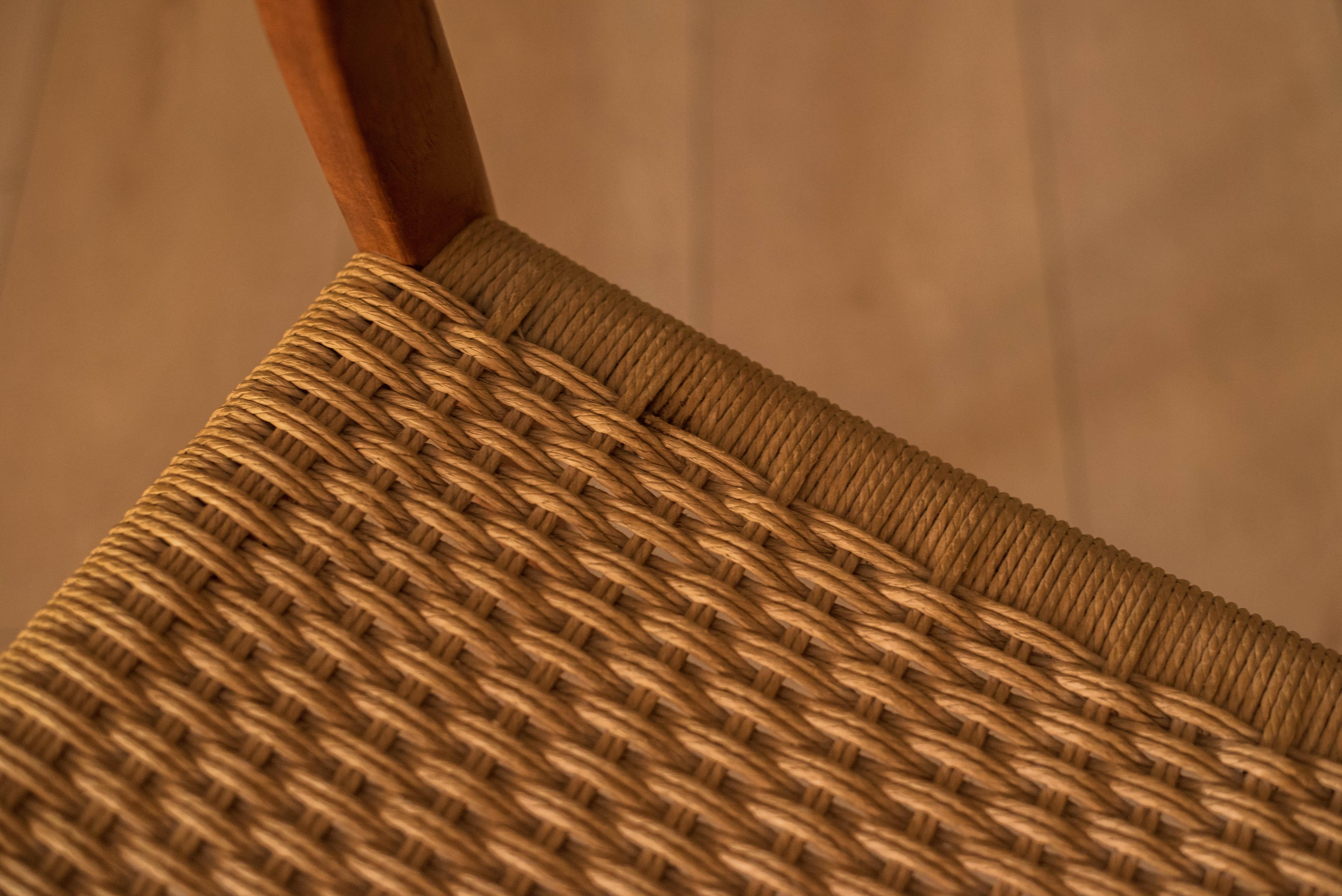 Ensemble de six chaises de salle à manger modernes danoises en teck et corde de papier Niels O. Moller 71 en vente 5