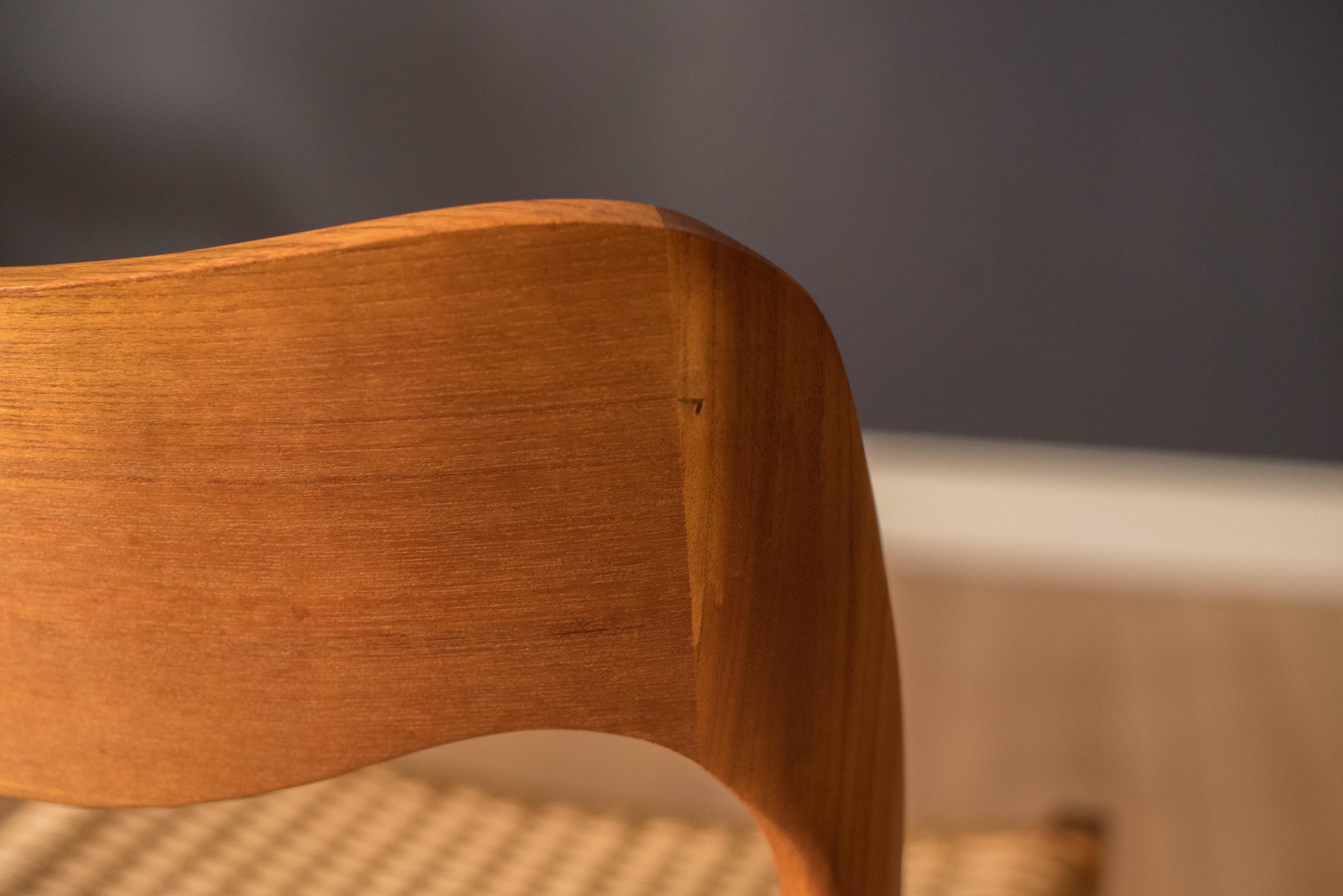 Ensemble de six chaises de salle à manger modernes danoises en teck et corde de papier Niels O. Moller 71 en vente 11