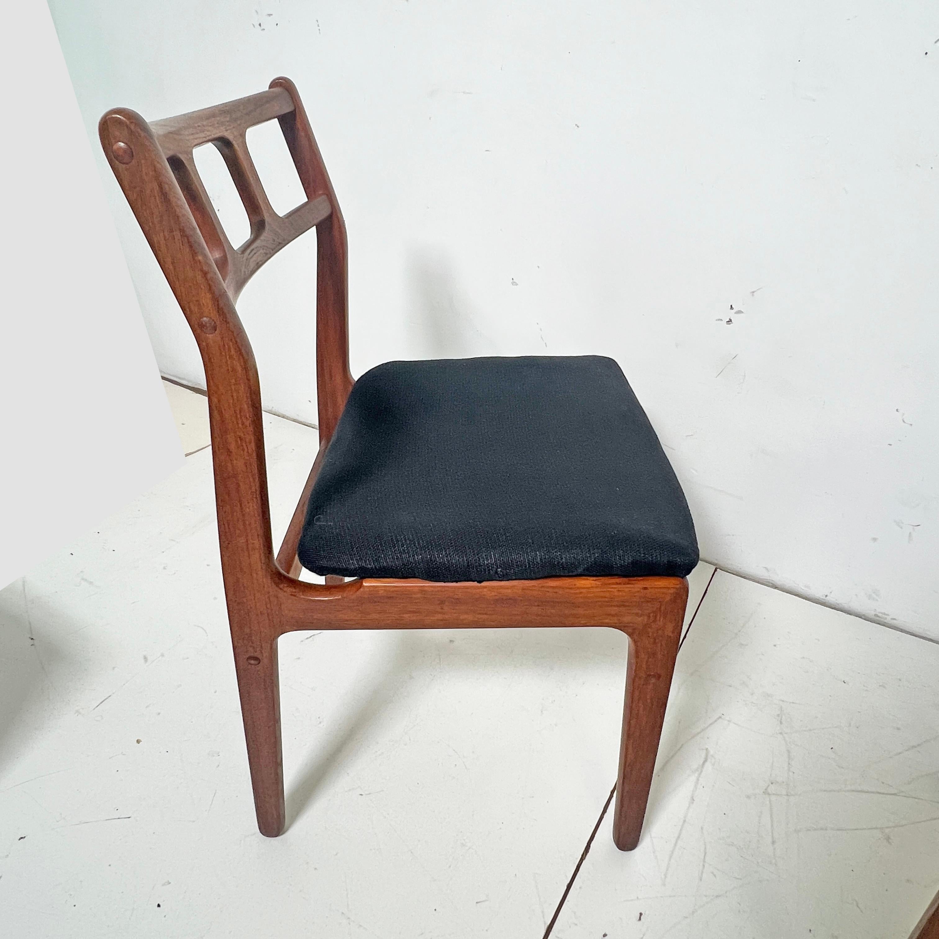 Set di sei sedie da pranzo moderne danesi in teak di D-Scan, circa anni '70 in vendita 4