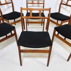 Ensemble de six chaises de salle à manger modernes danoises en teck par D-Scan, vers les années 1970