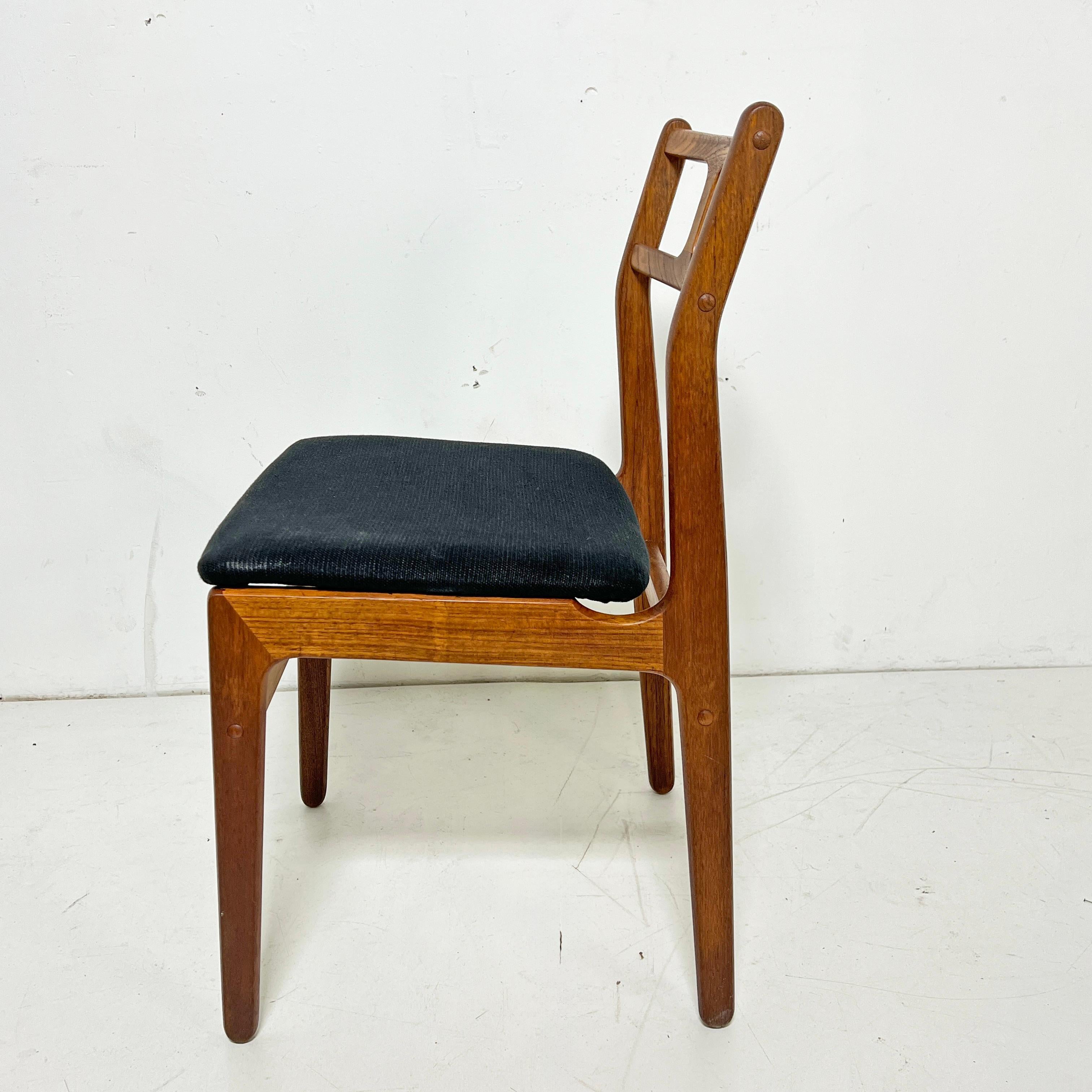 Set di sei sedie da pranzo moderne danesi in teak di D-Scan, circa anni '70 in vendita 2