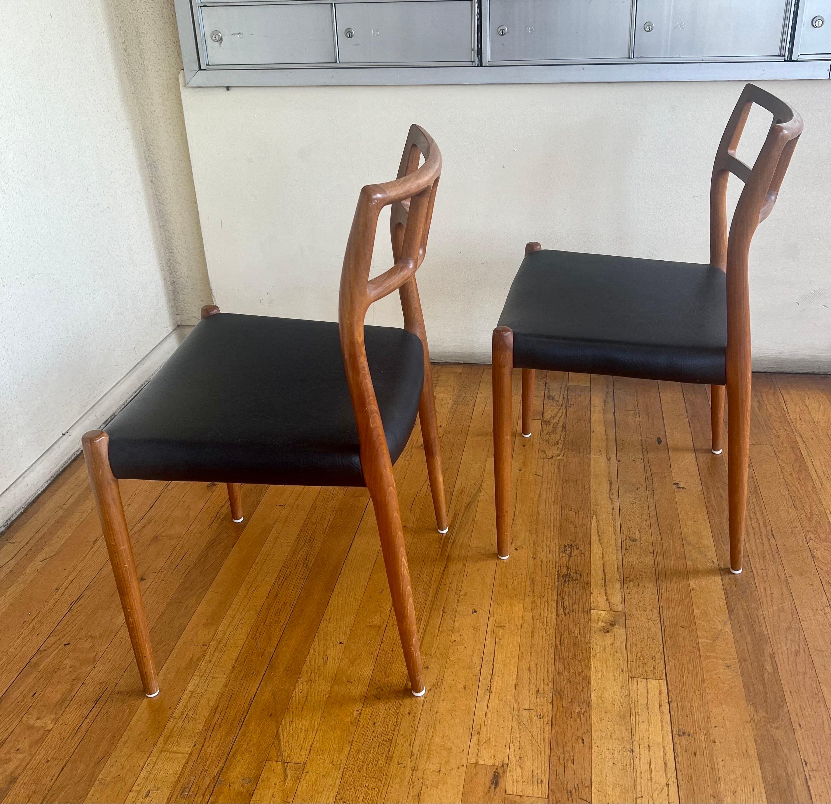 Satz von sechs modernen dänischen Teakholz-Esszimmerstühlen von Niels Moller, Modell 79 im Zustand „Gut“ im Angebot in San Diego, CA