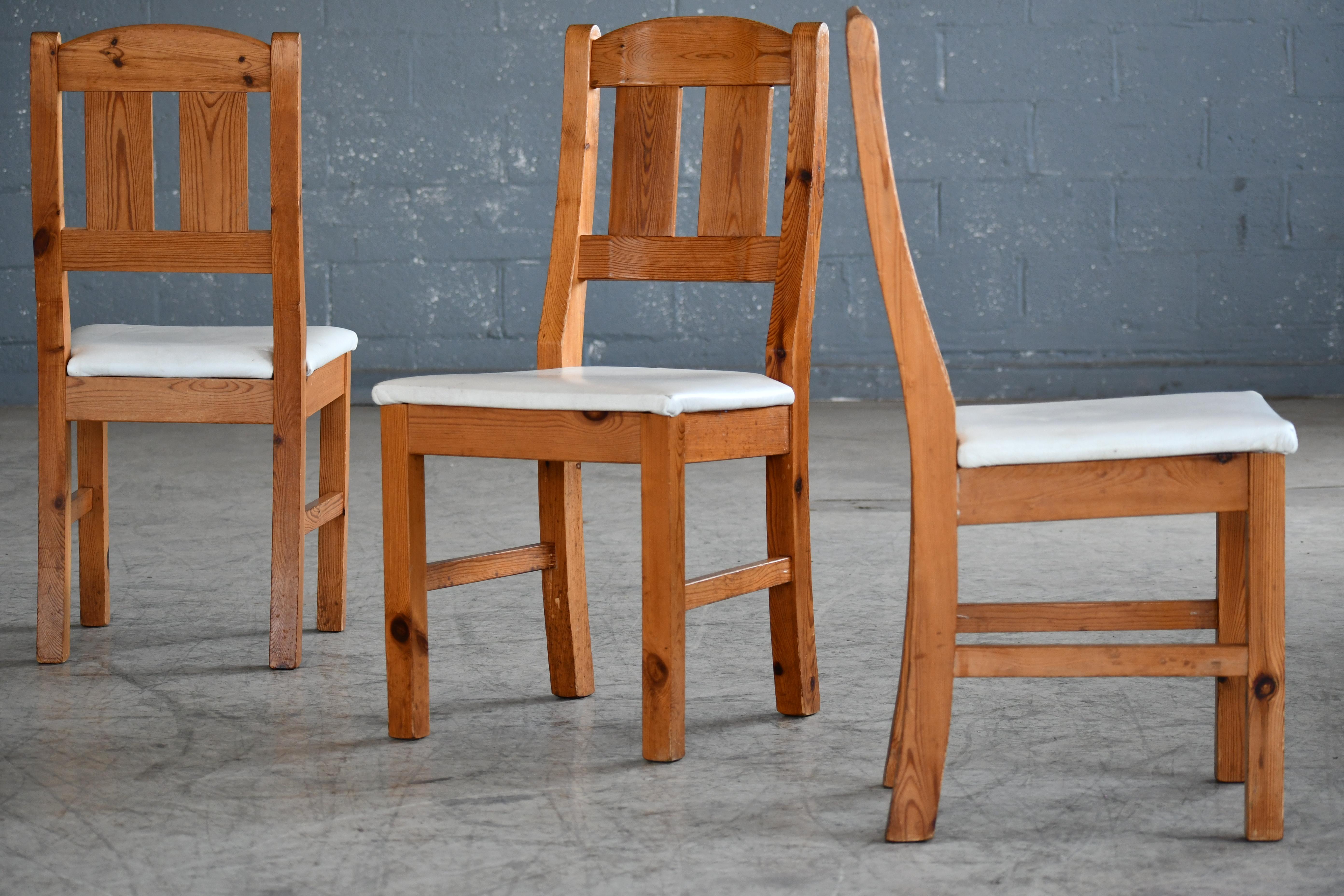 Set of Six Danish Oak Dining chairs with Leather Cushions, 1930's In Good Condition For Sale In Bridgeport, CT