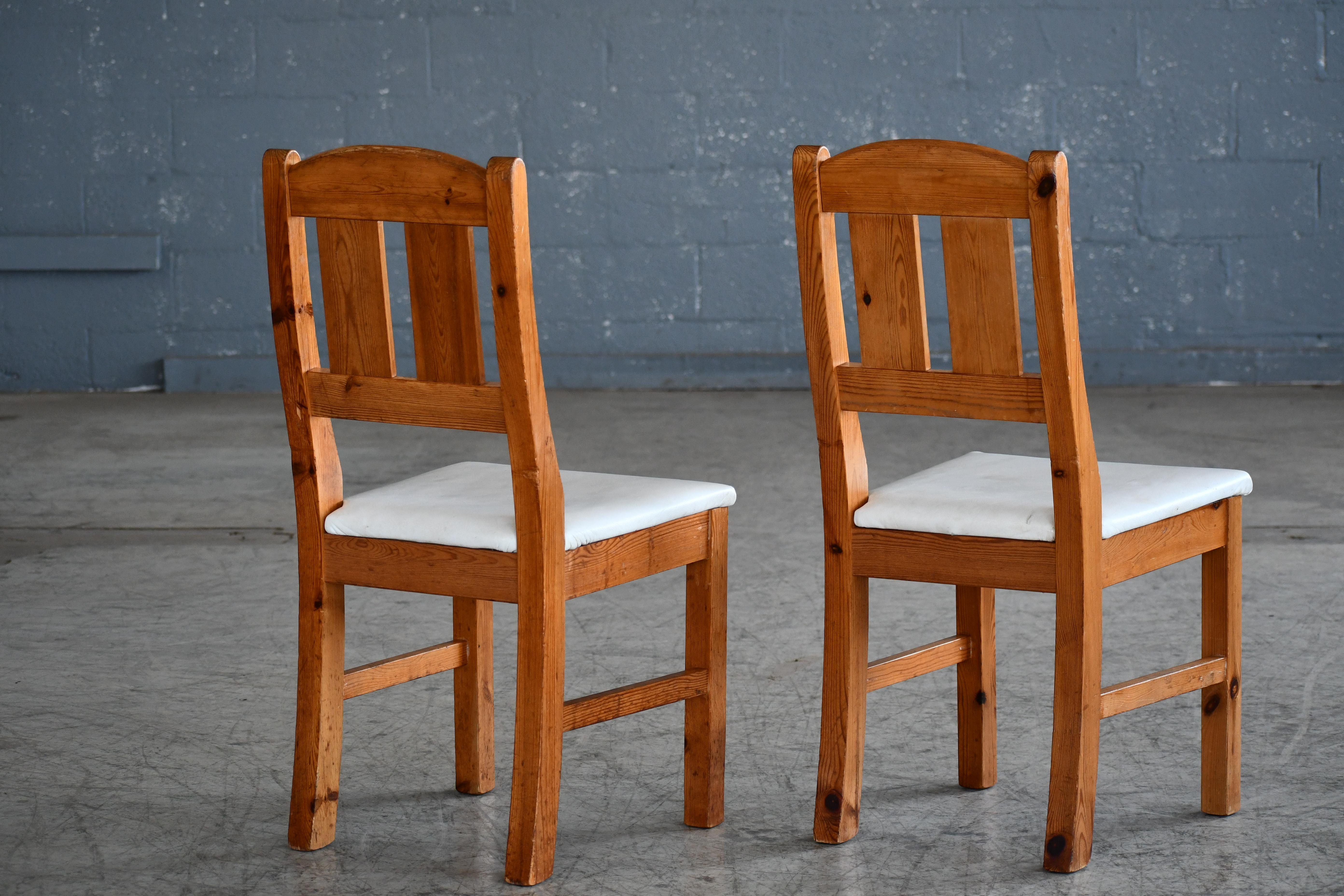 Set of Six Danish Oak Dining chairs with Leather Cushions, 1930's For Sale 3