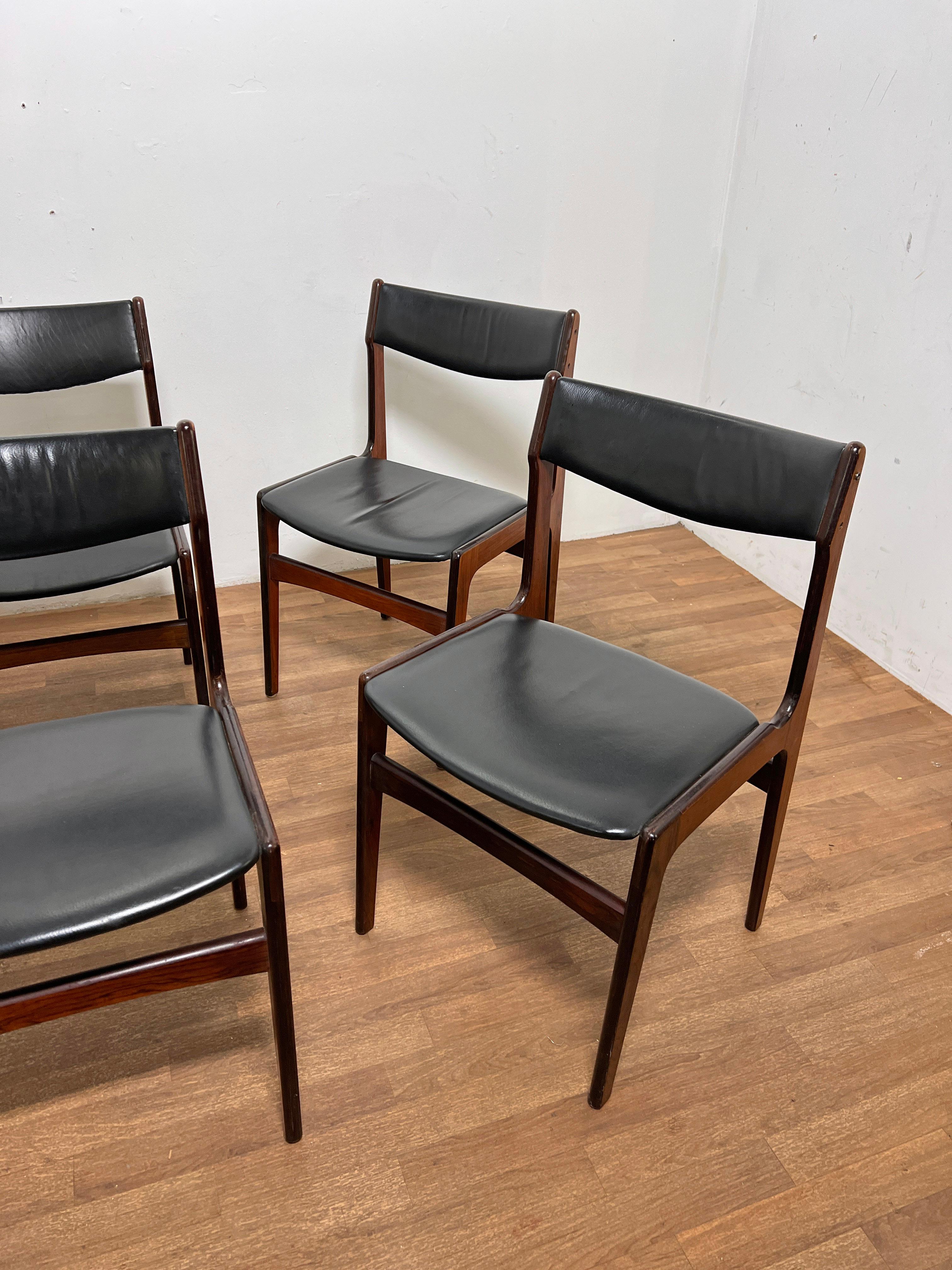 Scandinave moderne Ensemble de six chaises de salle à manger danoises Erik Buch en bois de rose et cuir, vers les années 1960 en vente
