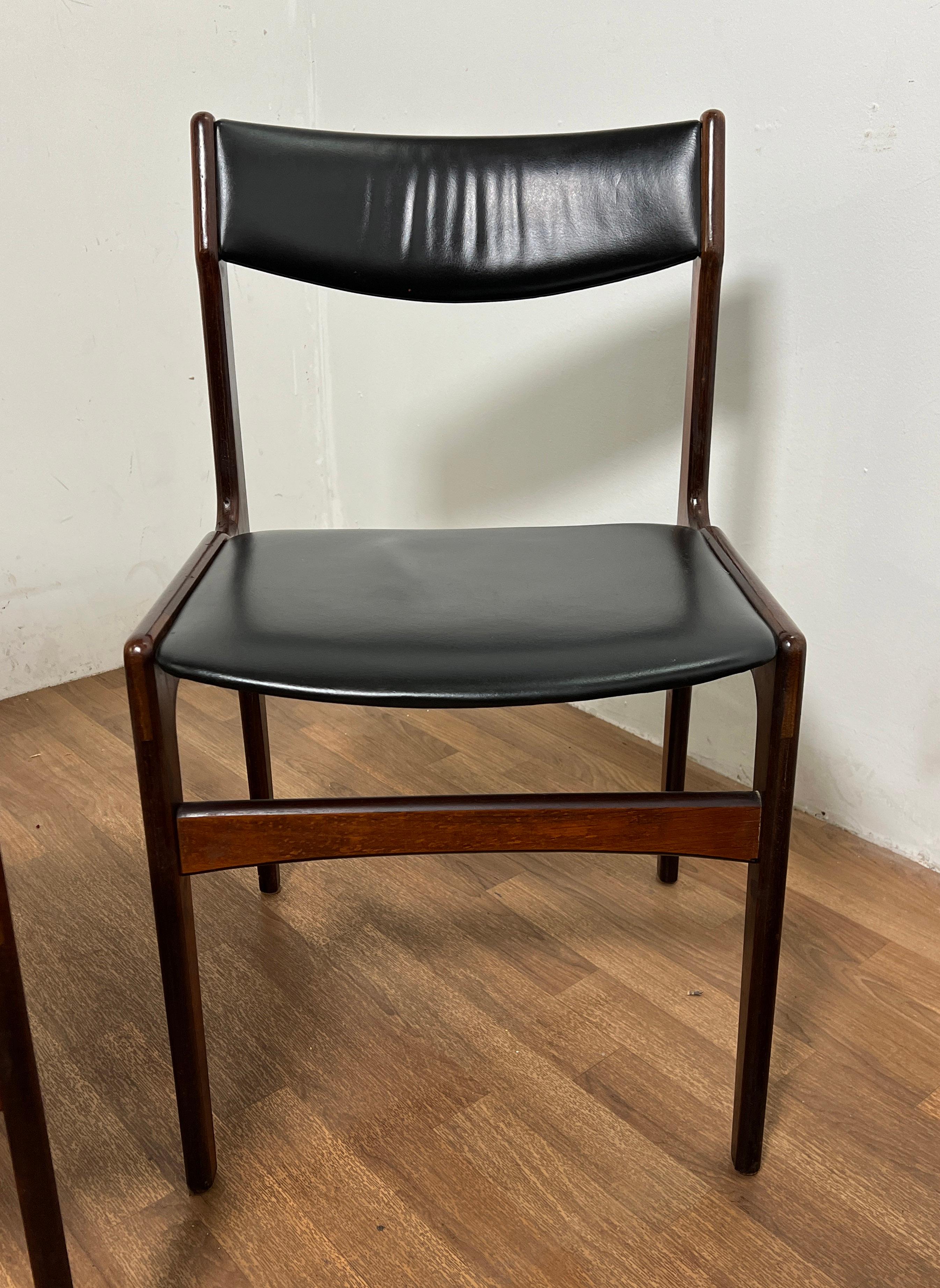 Ensemble de six chaises de salle à manger danoises Erik Buch en bois de rose et cuir, vers les années 1960 en vente 1