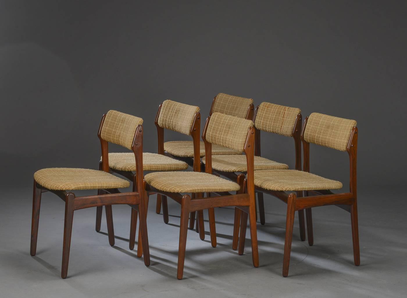 Danois Ensemble de six chaises de salle à manger danoises en bois de rose par Erik Buch en vente