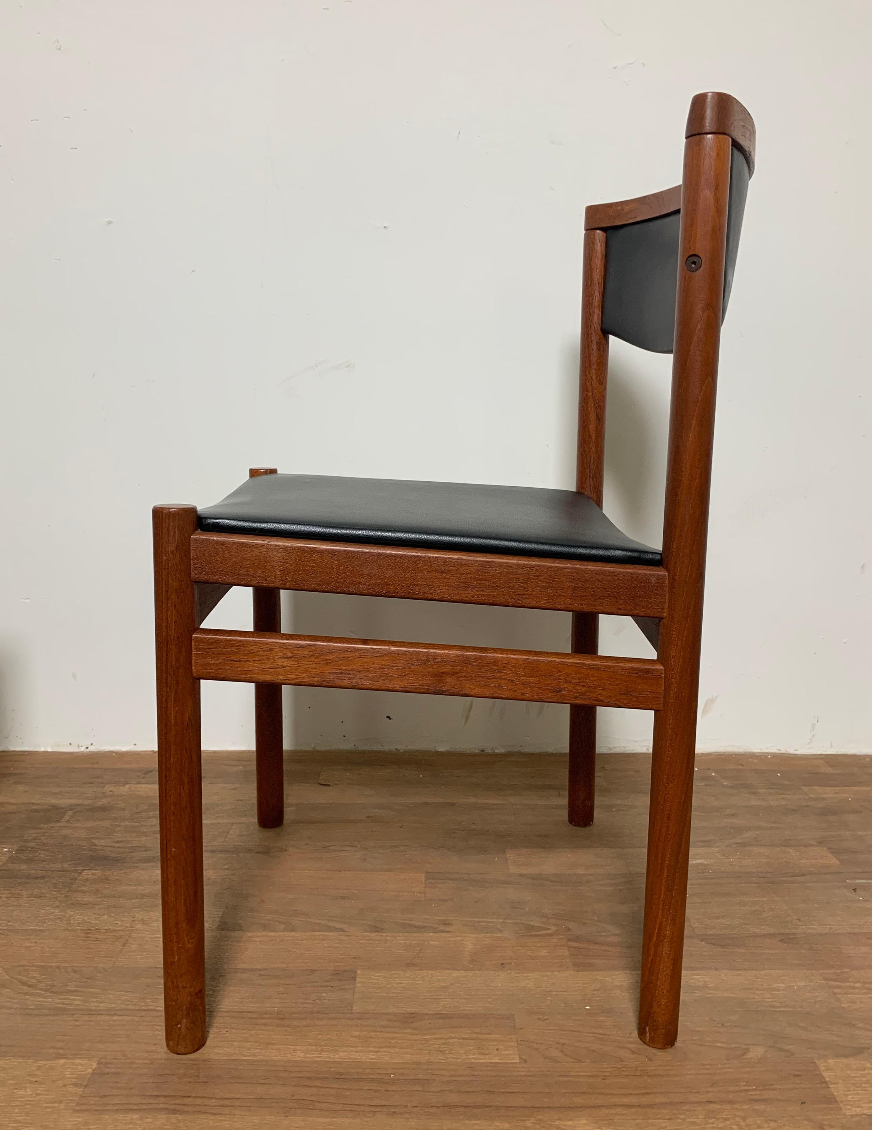 Danois Ensemble de six chaises de salle à manger danoises en teck par SAX, vers les années 1960 en vente