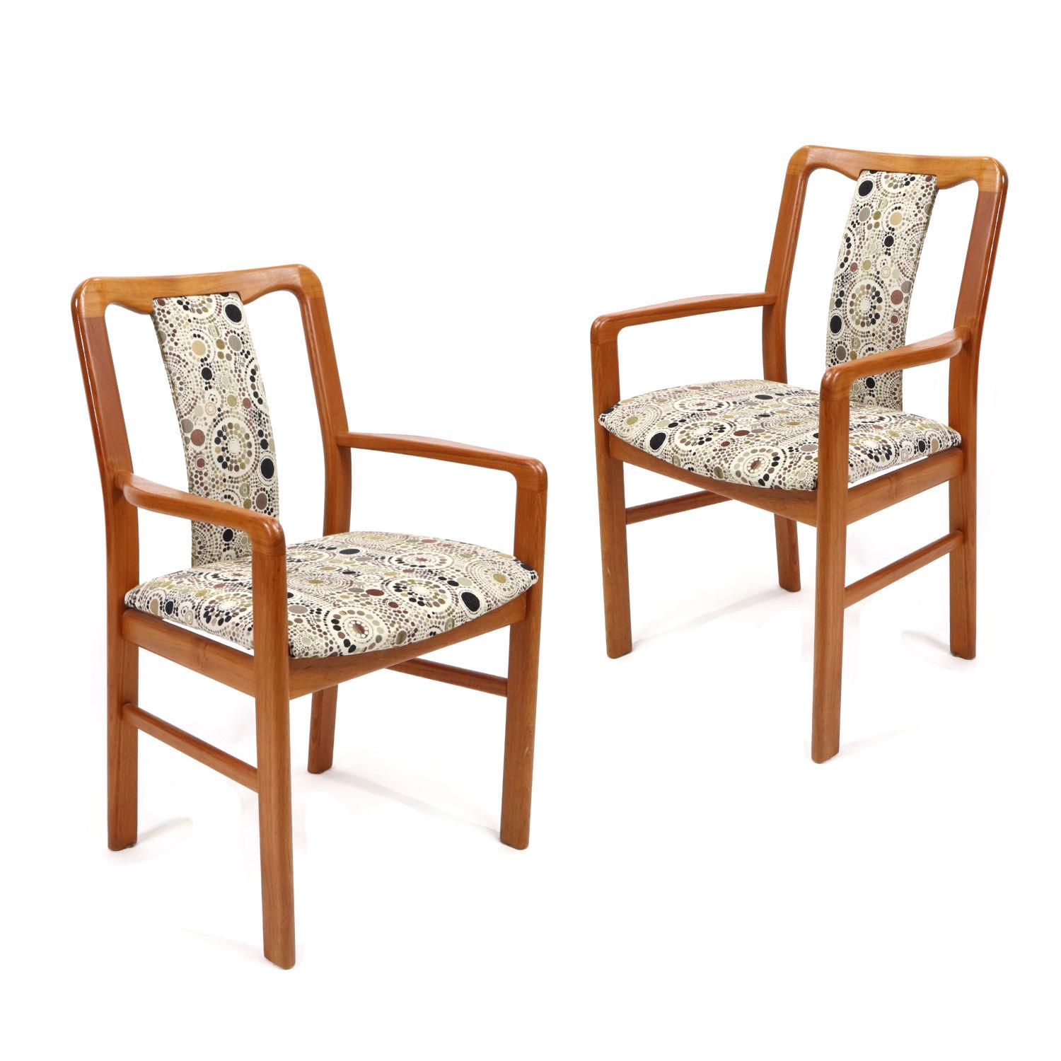 Set of six Danish modern teak dining chairs by Boltinge. This group of six includes four armless side chairs and two captain’s chairs with arms. Each of the chairs have been recently upholstered in a lively pattern of neutral tones. The modern