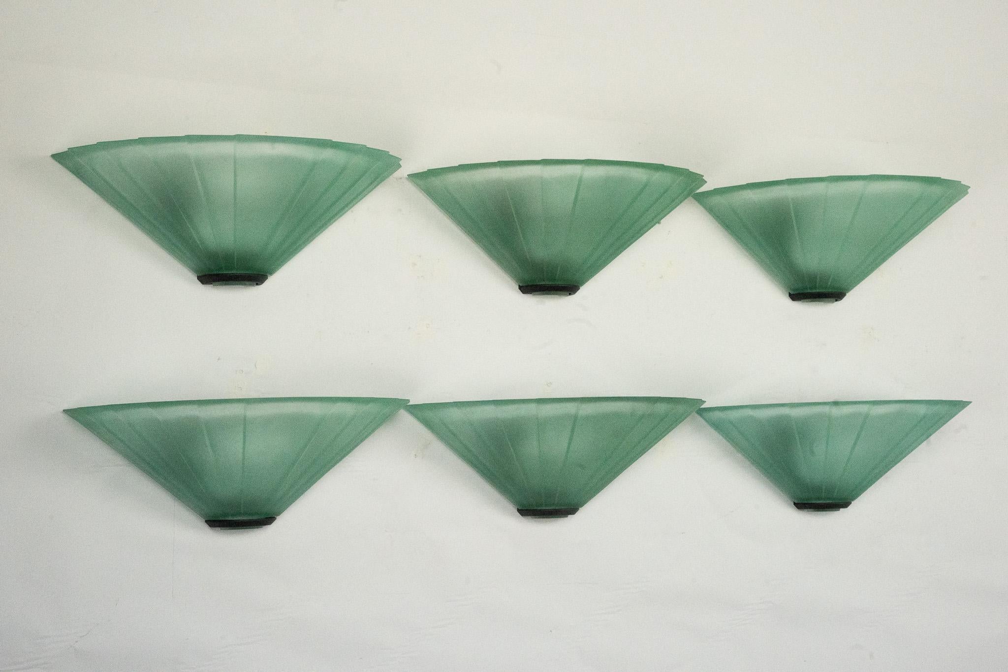 Italiano Set di sei appliques De Majo in spesso vetro verde di Murano. Italia anni '80 in vendita