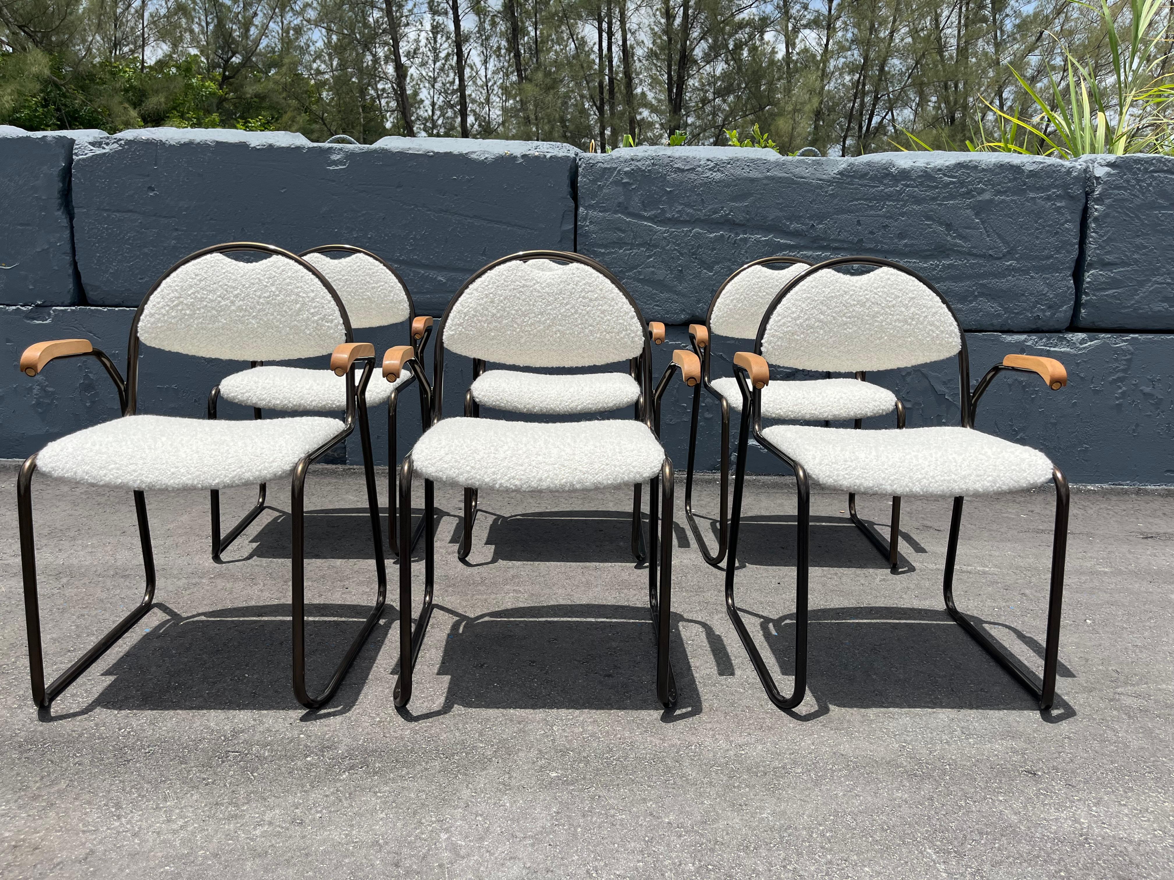 Set aus sechs Designer-Esszimmerstühlen, Bronze, elfenbeinfarbener Kravet Boucle, Made in Italy im Angebot 3