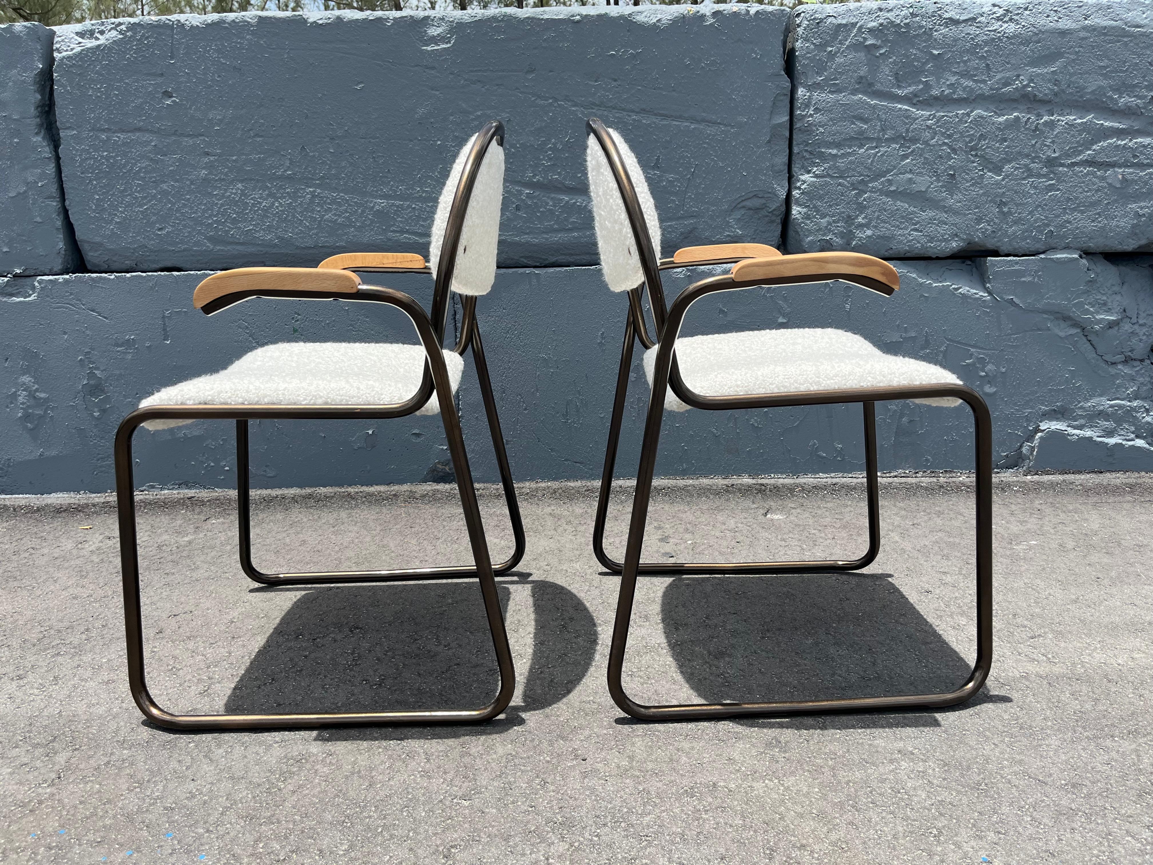 Set aus sechs Designer-Esszimmerstühlen, Bronze, elfenbeinfarbener Kravet Boucle, Made in Italy im Zustand „Hervorragend“ im Angebot in Miami, FL