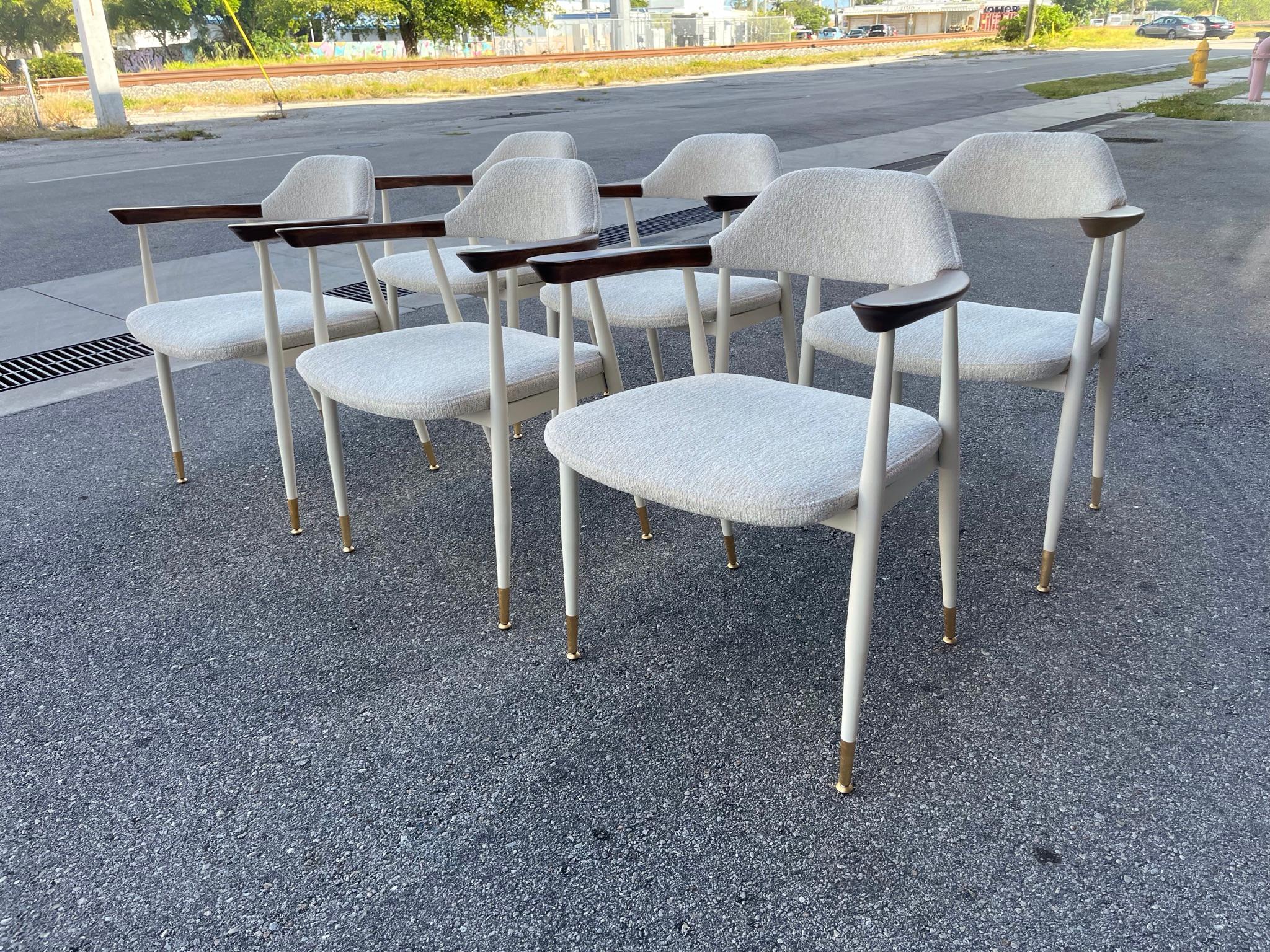 Satz von sechs Esszimmerstühlen im Stil von Hans Wegner, USA 1960er Jahre (amerikanisch) im Angebot