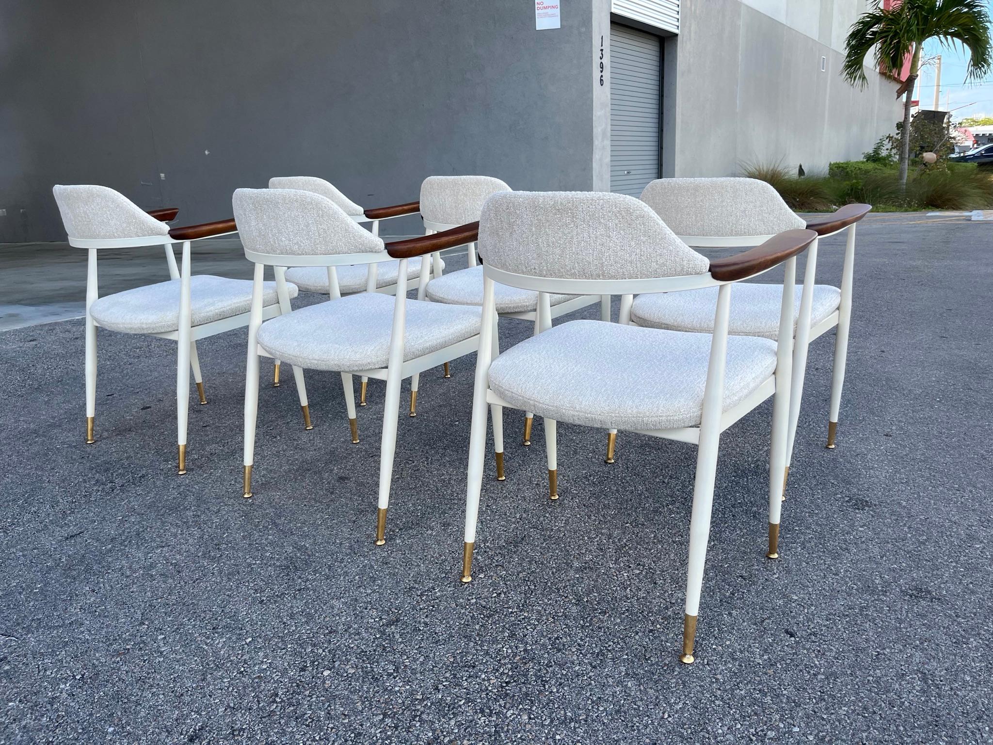 Satz von sechs Esszimmerstühlen im Stil von Hans Wegner, USA 1960er Jahre (Stahl) im Angebot