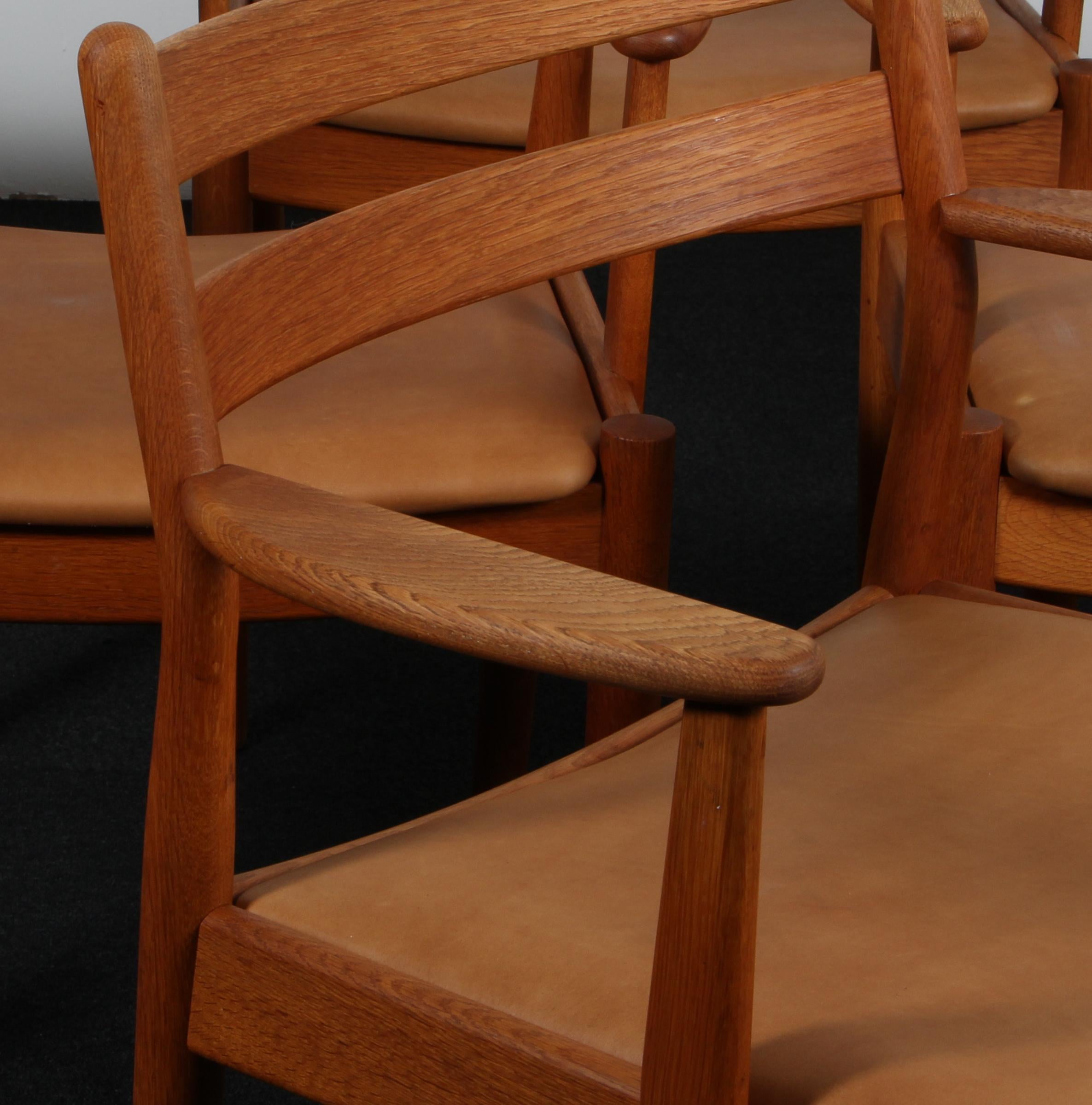 Sechserpack Esstischsessel von Poul Volther, Eiche und Leder im Zustand „Gut“ im Angebot in Esbjerg, DK
