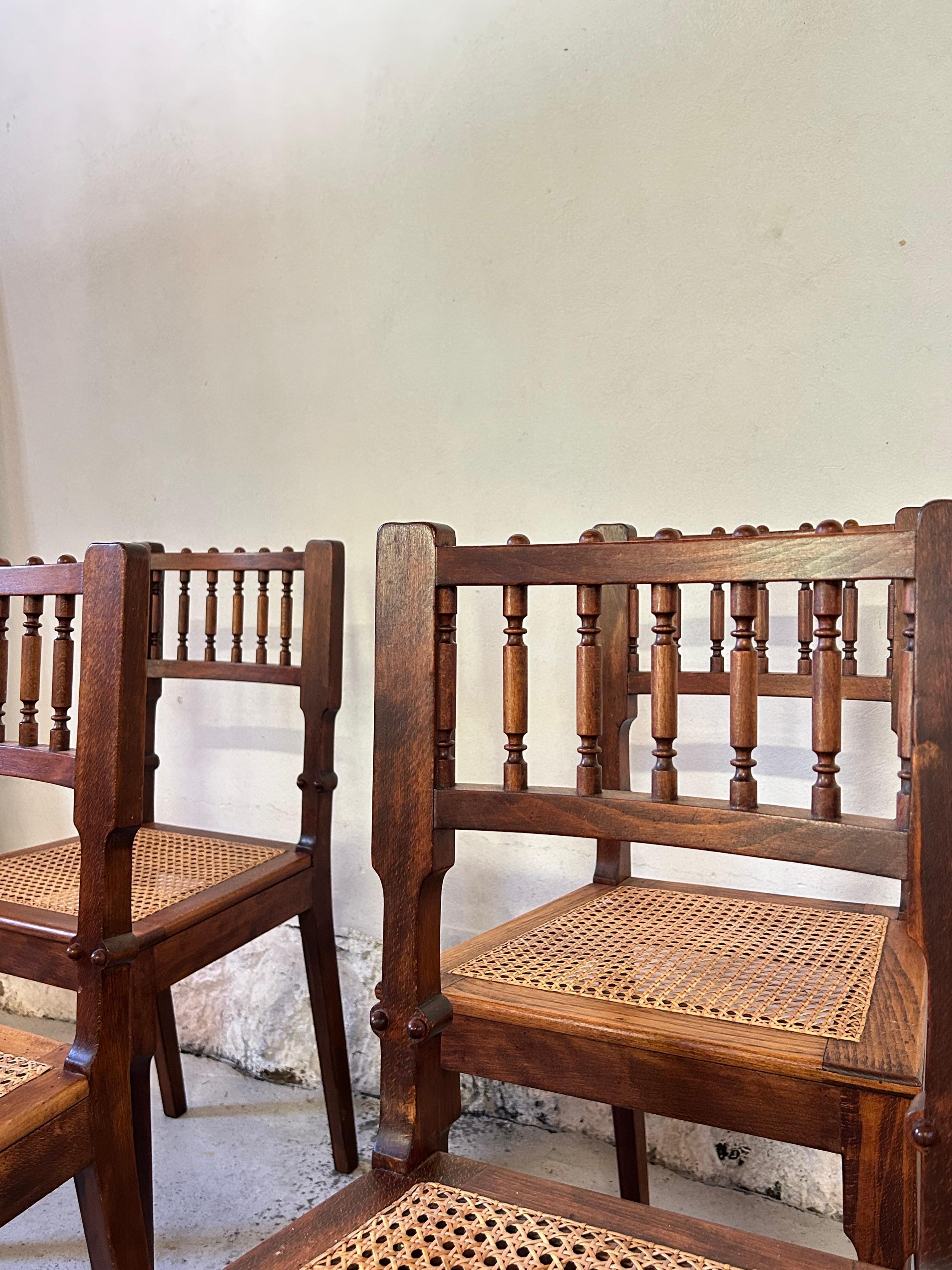 Rare ensemble de six chaises de l'architecte danois Michael Gottlieb Birckner Bindesbøll des années 1840 dans un style Pompéi très classique.

Des exemples similaires de cette chaise sont exposés au musée du design danois.

Littérature : Miriam