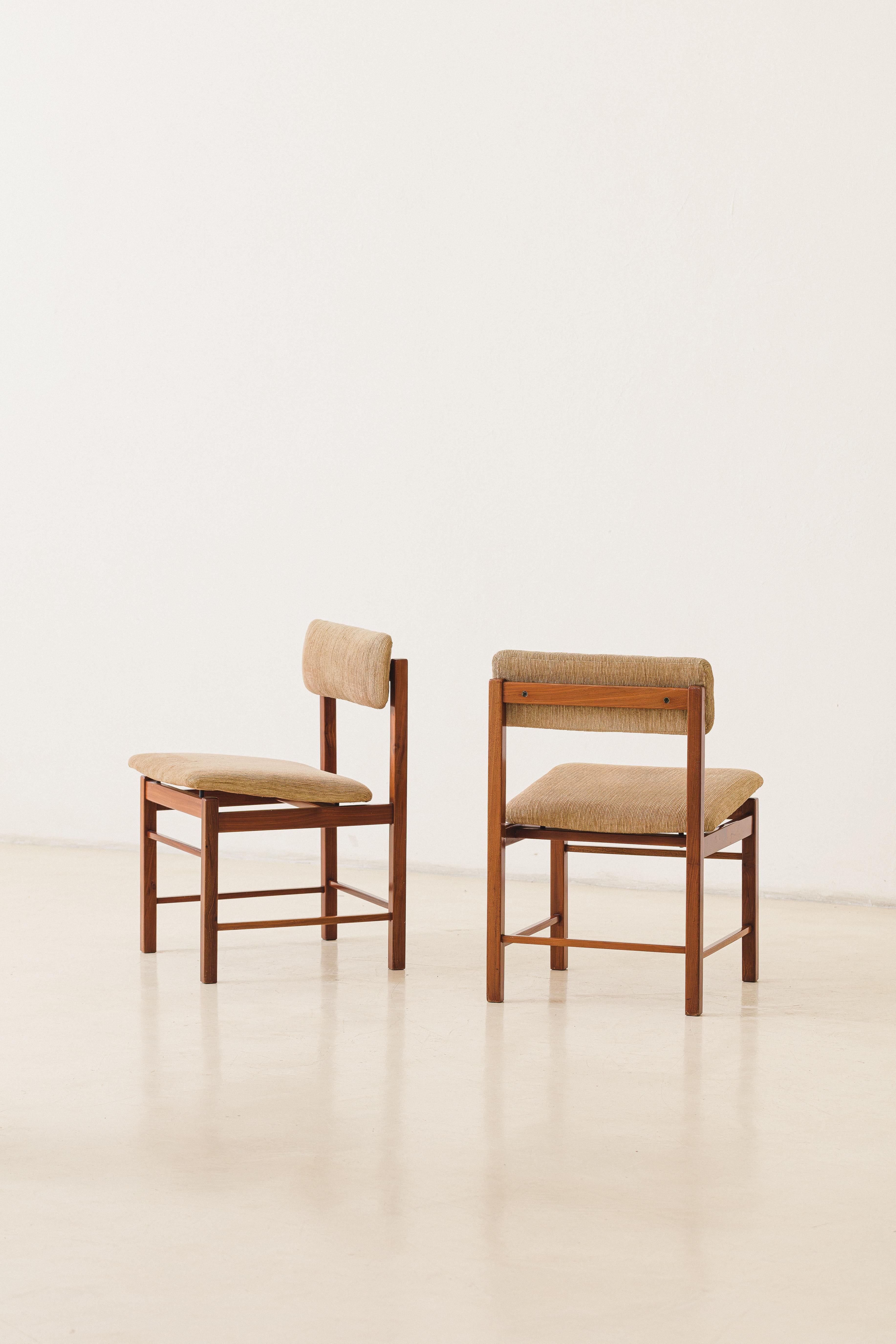 Set of Six Dining Chairs by Ernesto Hauner, Freijó Wood, Mobilinea, 1960s In Good Condition For Sale In New York, NY