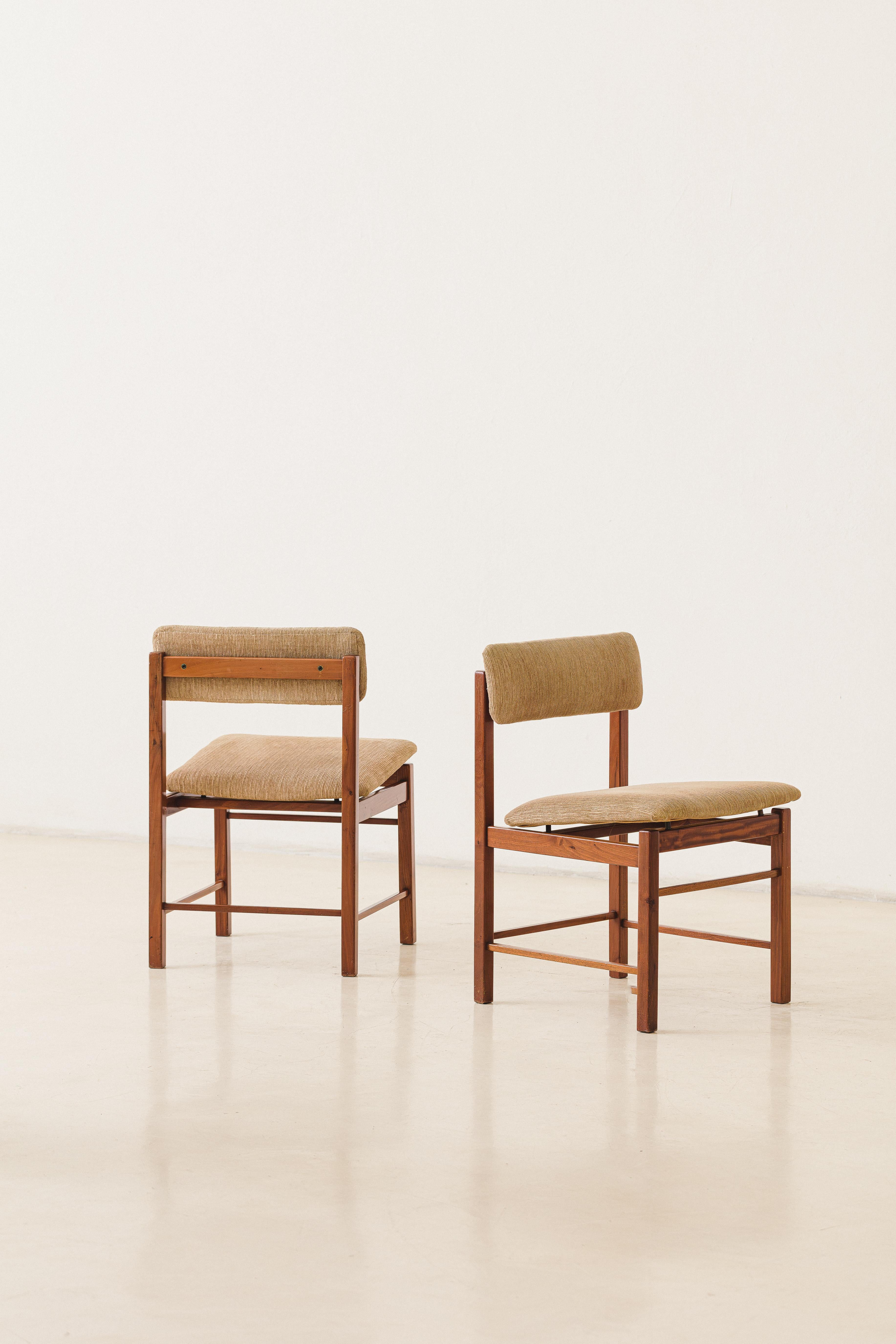 Set of Six Dining Chairs by Ernesto Hauner, Freijó Wood, Mobilinea, 1960s For Sale 1