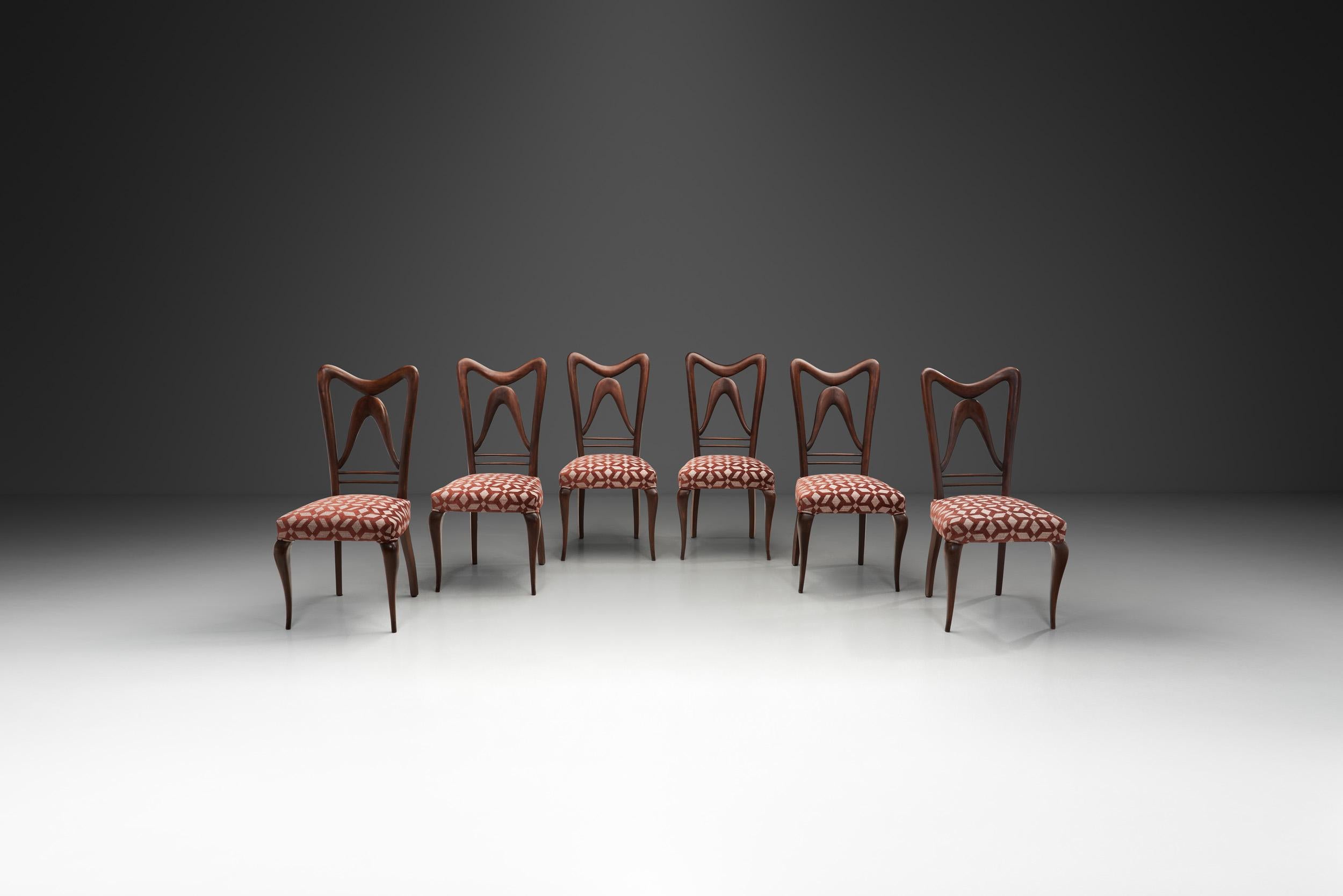 Durante il dopoguerra, quando il modernismo ha preso piede, la maggior parte dei designer ha trovato difficile trovare un equilibrio tra la sensibilità moderna e l'eleganza classica. Entrando nell'era del mid-century modern, l'approccio al design