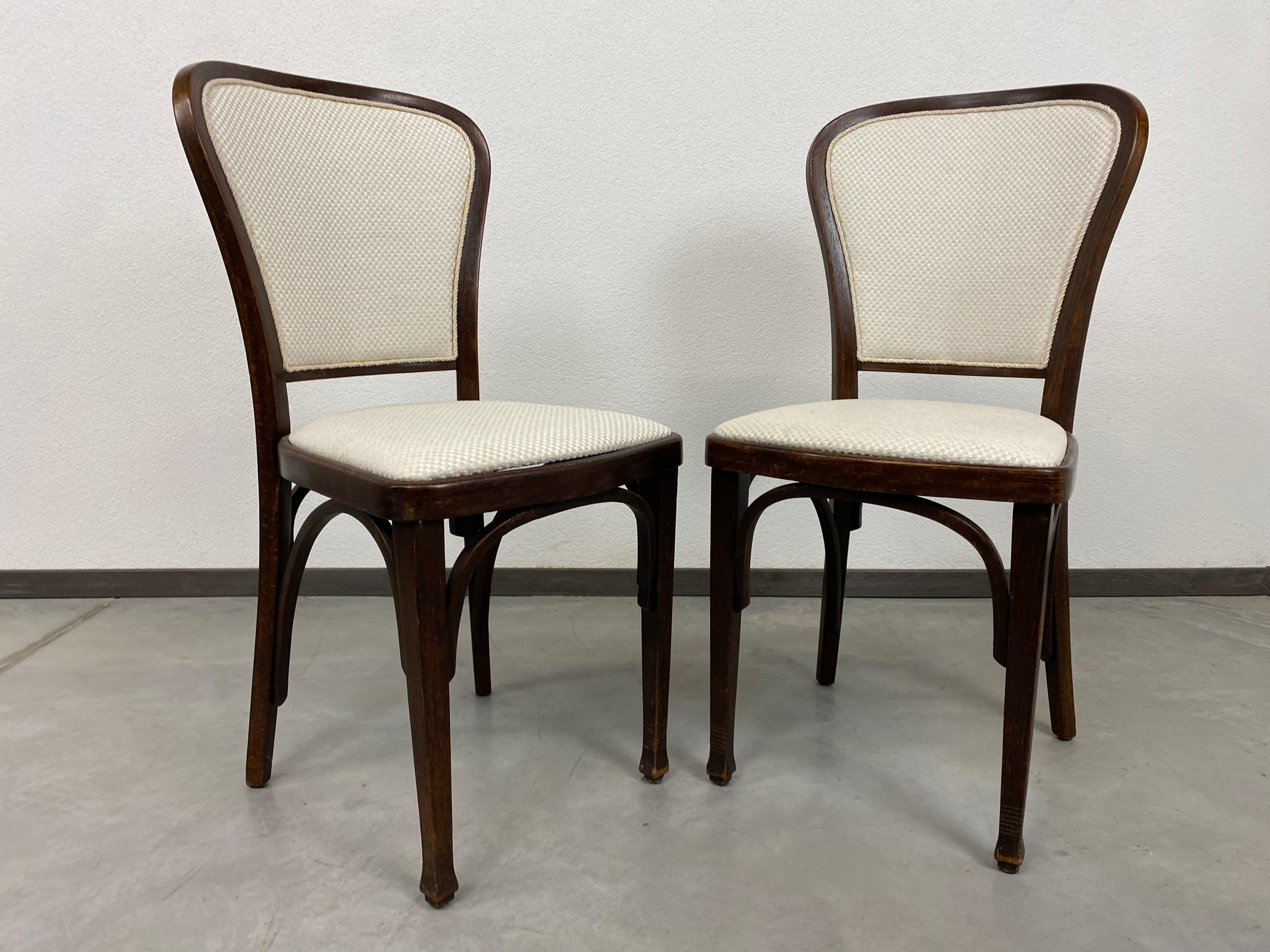 Czech Set of Six Dining Chairs by Gustav Siegel for Thonet For Sale