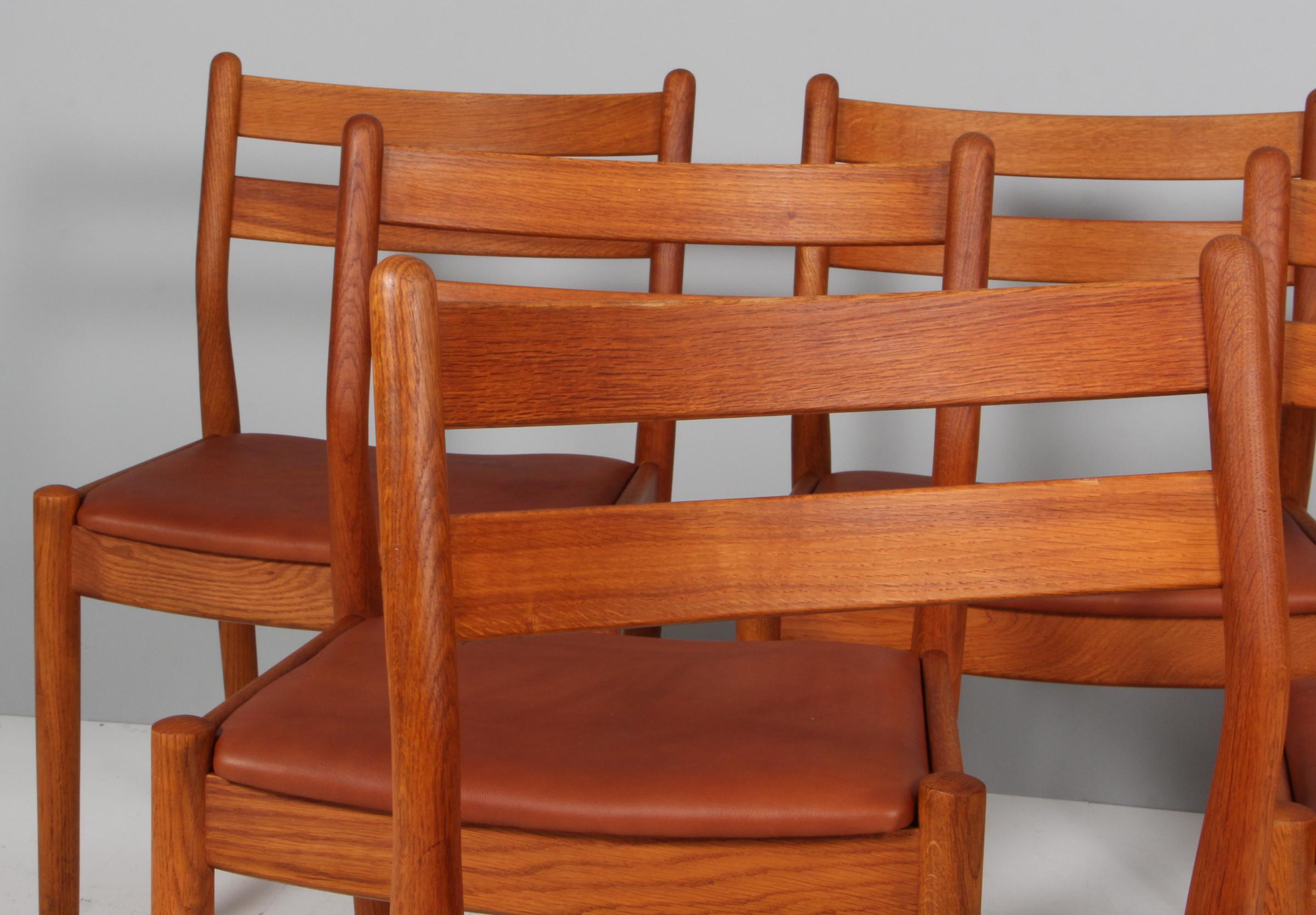 Juego de seis sillas de comedor de Poul Volther, roble y cuero Escandinavo moderno en venta