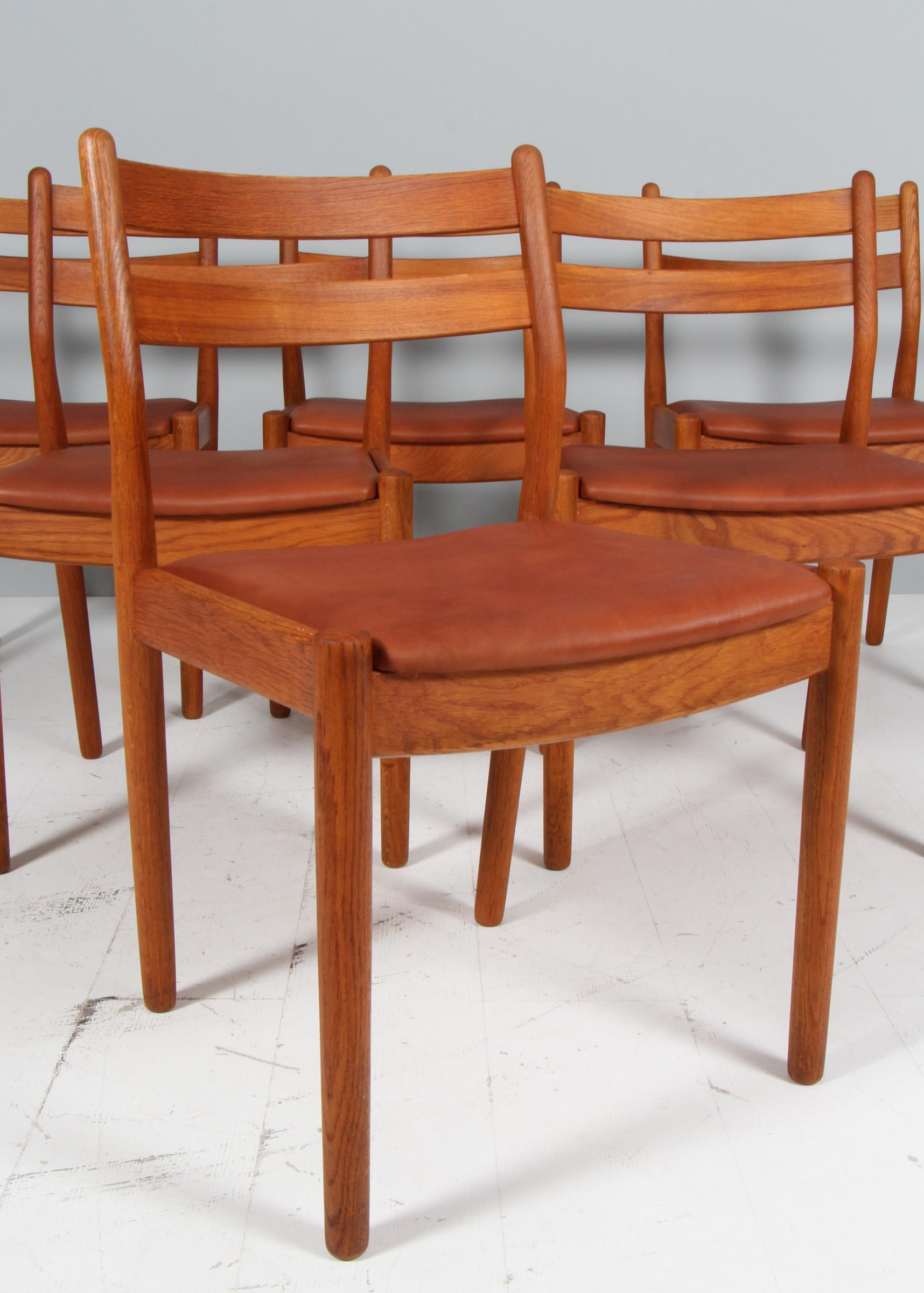Juego de seis sillas de comedor de Poul Volther, roble y cuero en Bueno estado para la venta en Esbjerg, DK