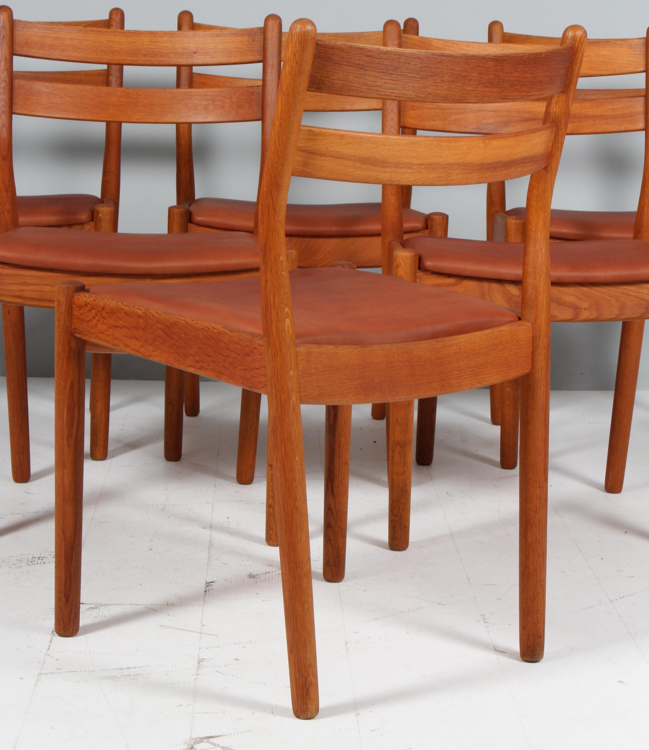 Juego de seis sillas de comedor de Poul Volther, roble y cuero finales del siglo XX en venta