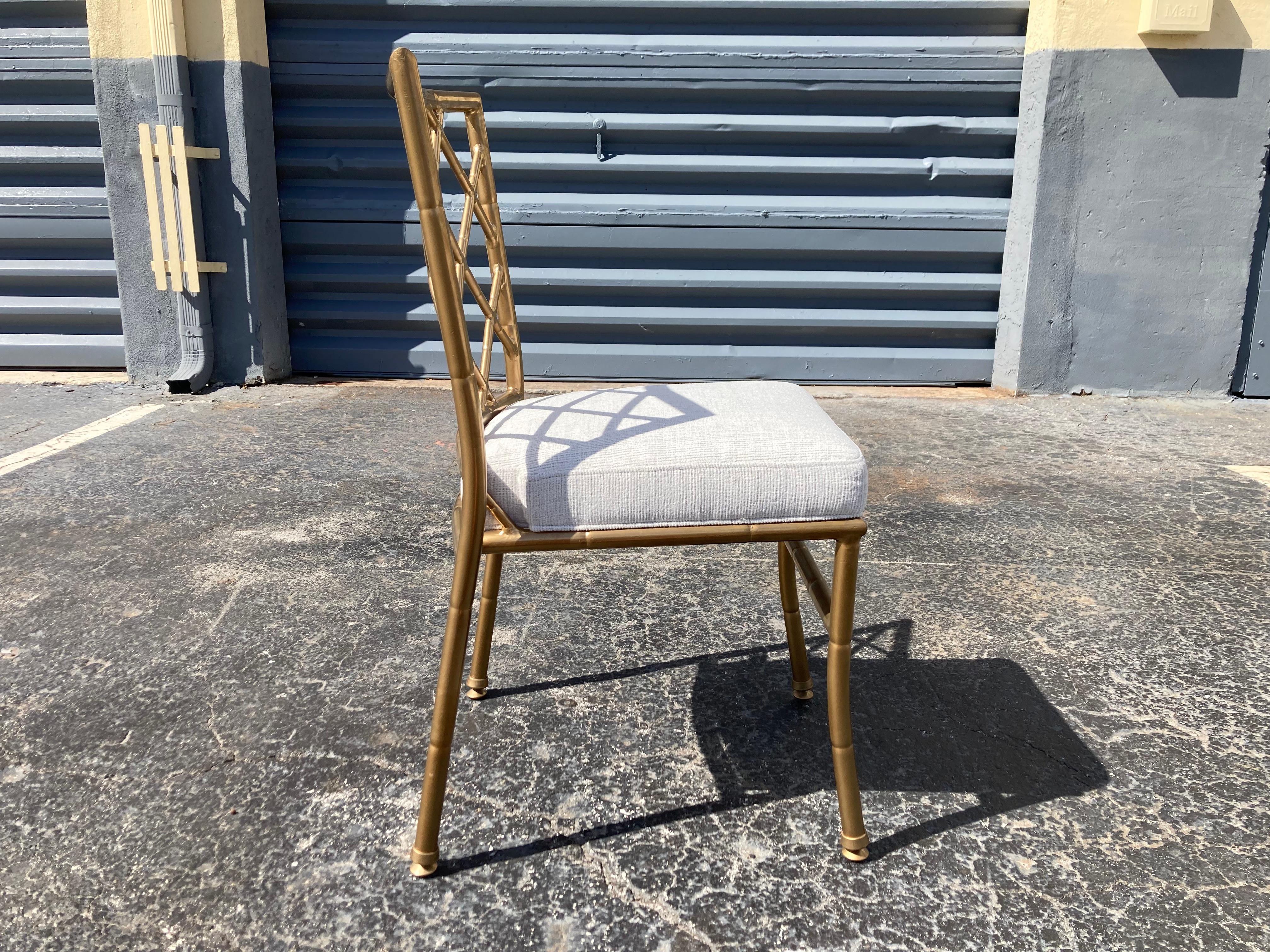Juego de seis sillas de comedor, imitación bambú, Chippendale chino, oro, aluminio Estadounidense