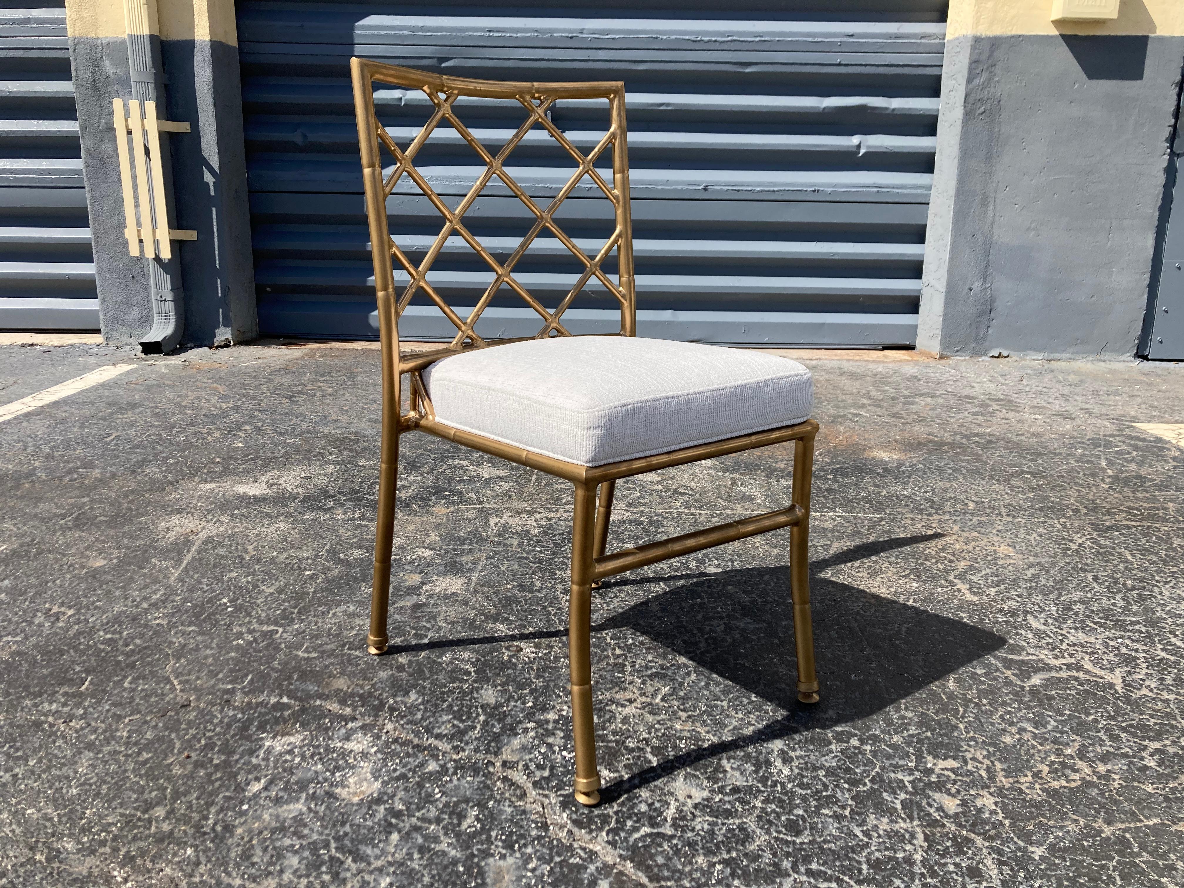 Juego de seis sillas de comedor, imitación bambú, Chippendale chino, oro, aluminio en Bueno Estado en Miami, FL