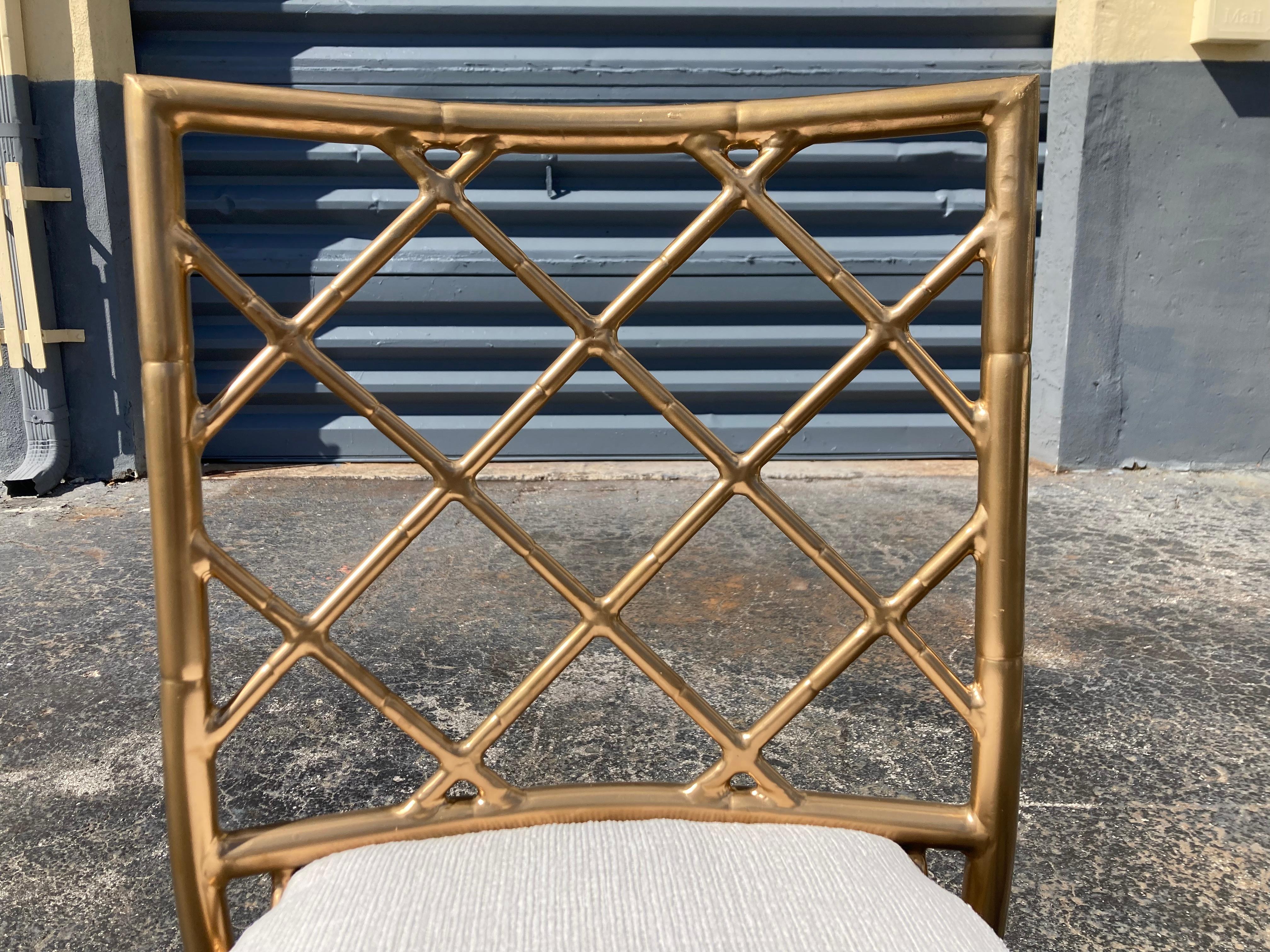 Juego de seis sillas de comedor, imitación bambú, Chippendale chino, oro, aluminio finales del siglo XX