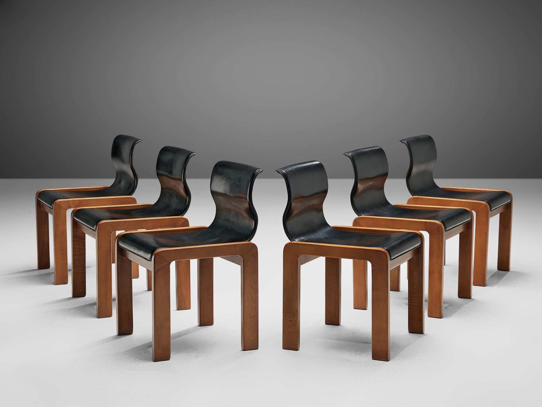 Set of Six Dining Chairs in Leather and Walnut In Good Condition In Waalwijk, NL