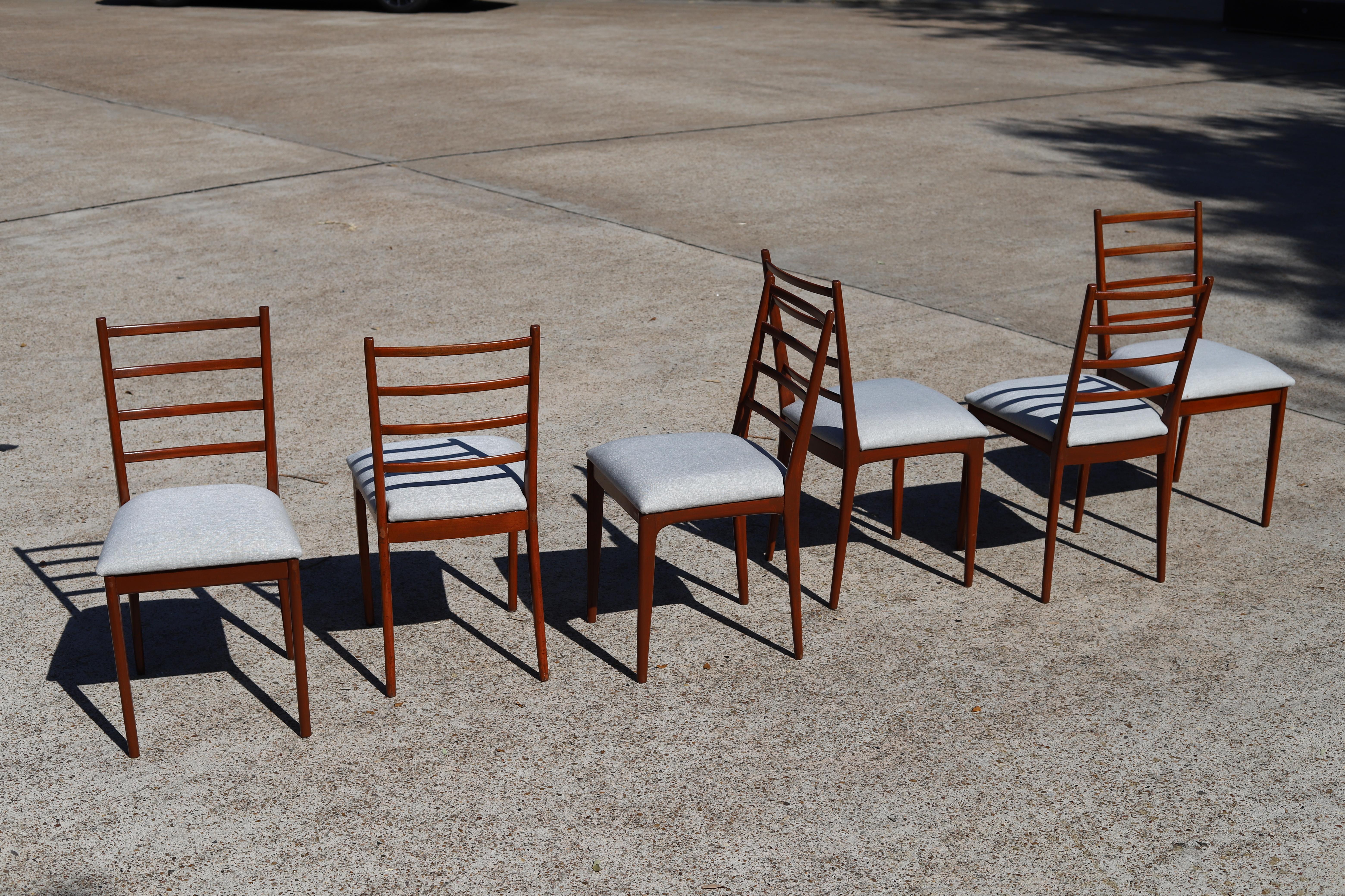 Set of Six Dining Chairs in Peroba Do Campo Hardwood, Giuseppe Scapinelli In Good Condition For Sale In Houston, TX