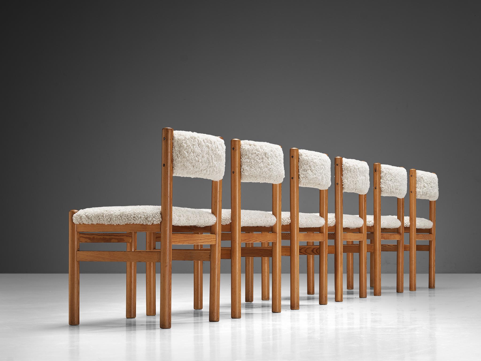 Mid-Century Modern Set of Six Dining Chairs in Pine and Sheepskin  For Sale
