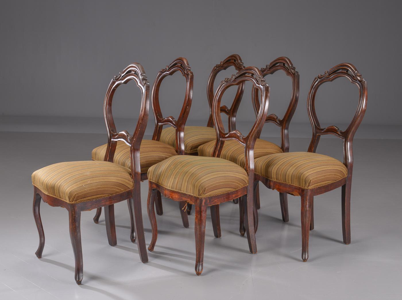 Suédois Ensemble de six chaises de salle à manger de style rococo des années 1860 en vente