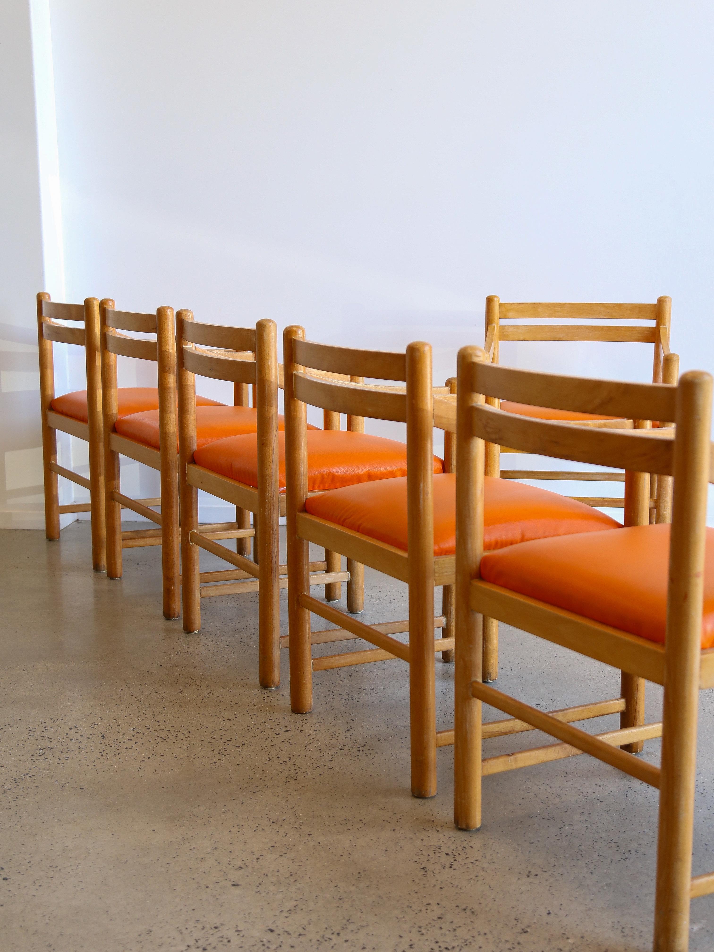 Ensemble de six chaises de salle à manger en bois de rose et coussins en cuir orange en vente 4