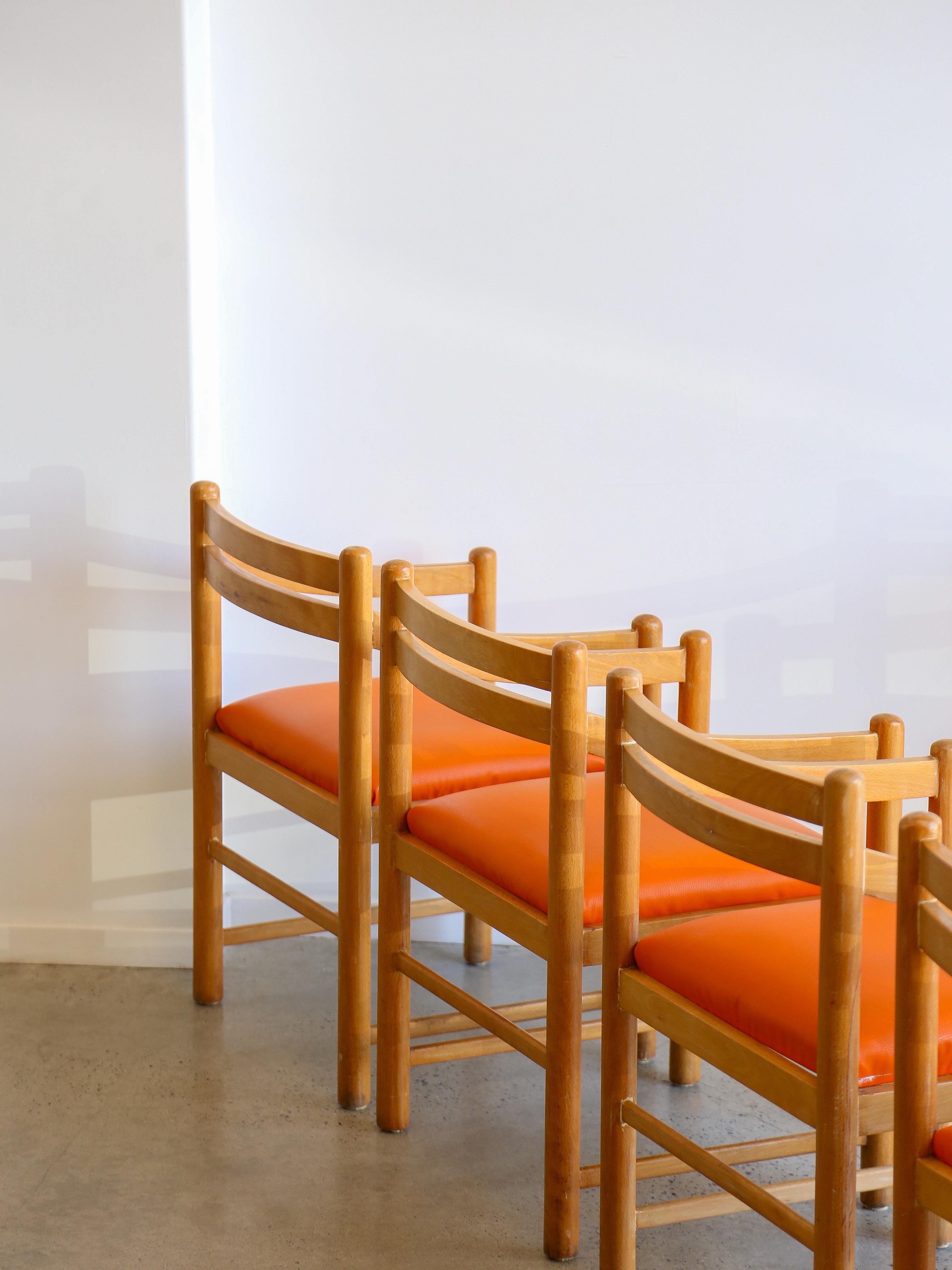 Ensemble de six chaises de salle à manger en bois de rose et coussins en cuir orange en vente 5