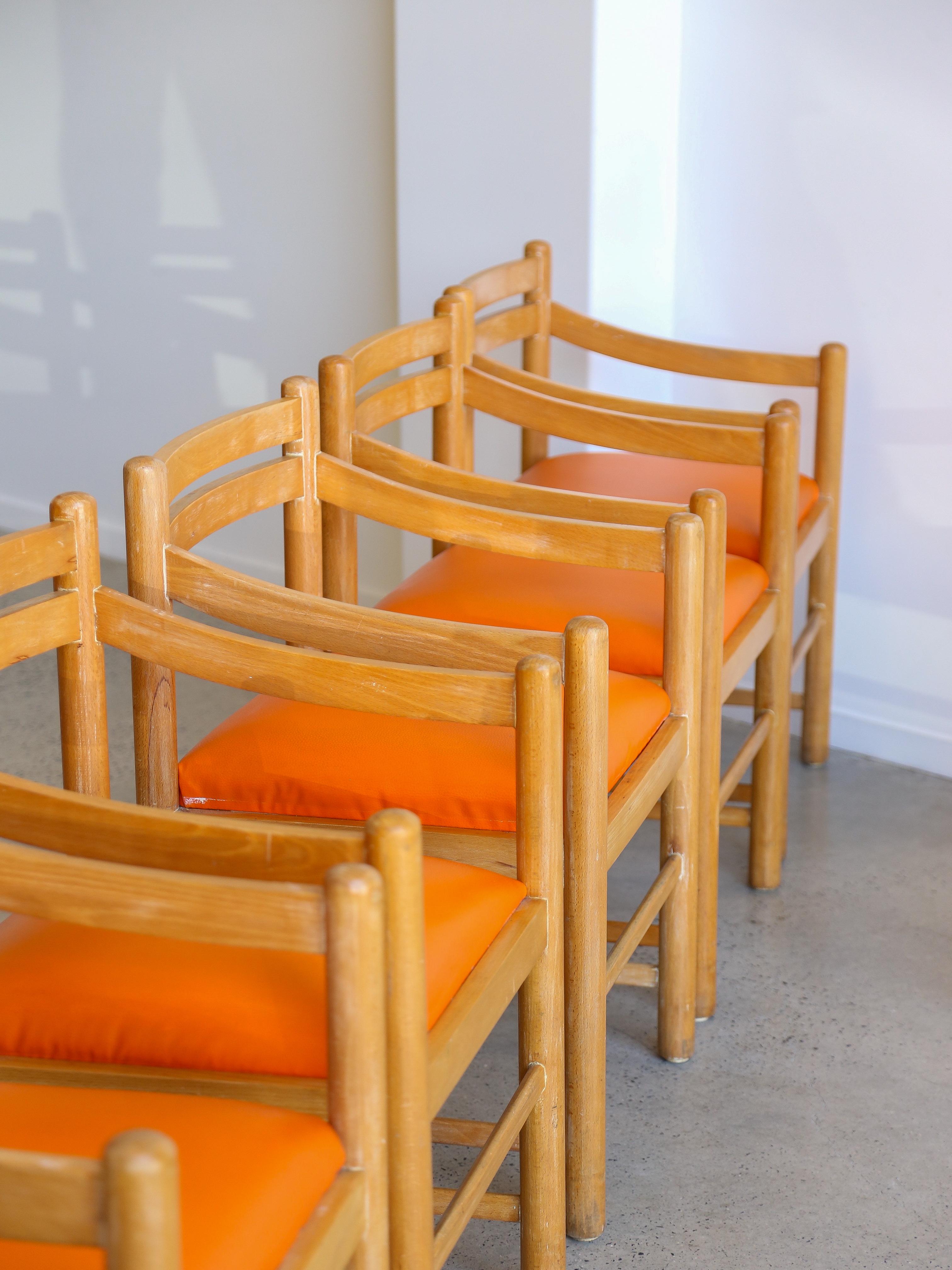 Ensemble de six chaises de salle à manger en bois de rose et coussins en cuir orange en vente 6