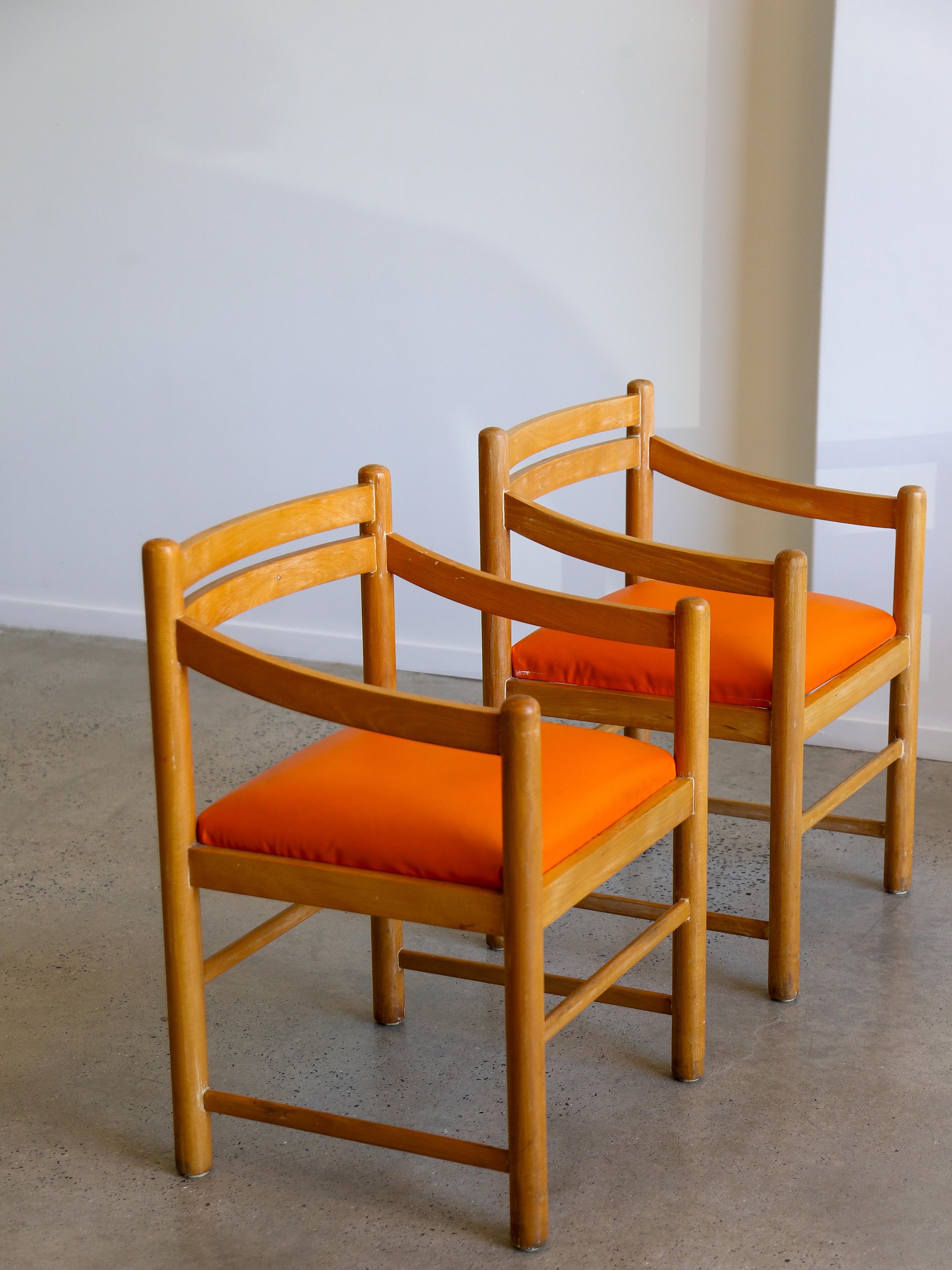 Ensemble de six chaises de salle à manger en bois de rose et coussins en cuir orange en vente 7