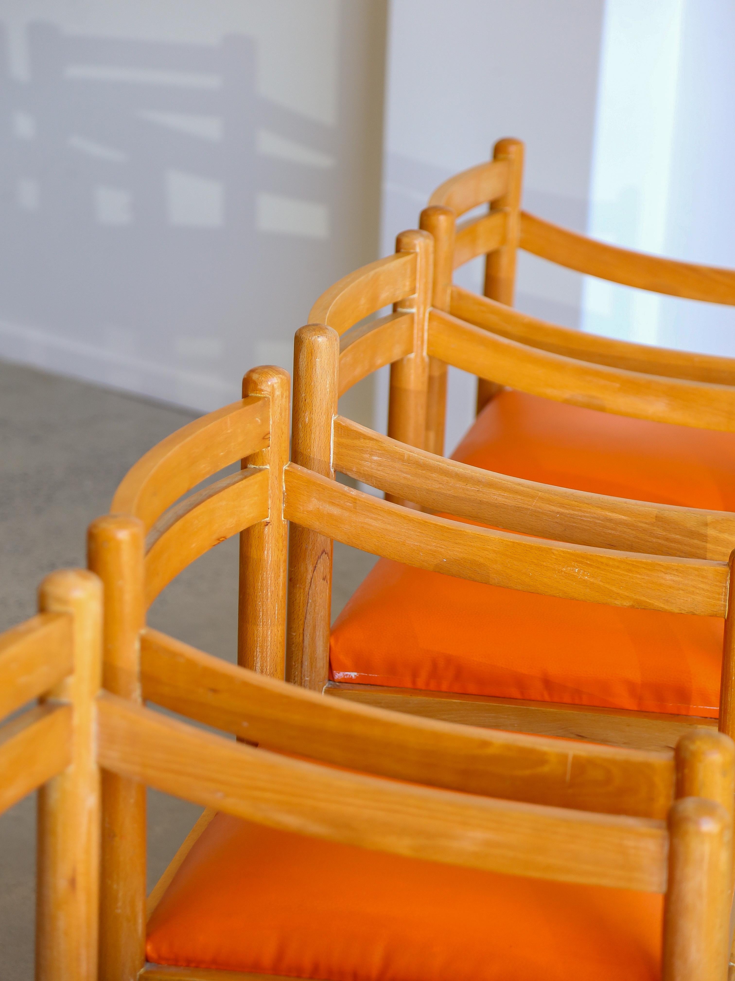 Ensemble de six chaises de salle à manger en bois de rose et coussins en cuir orange en vente 8