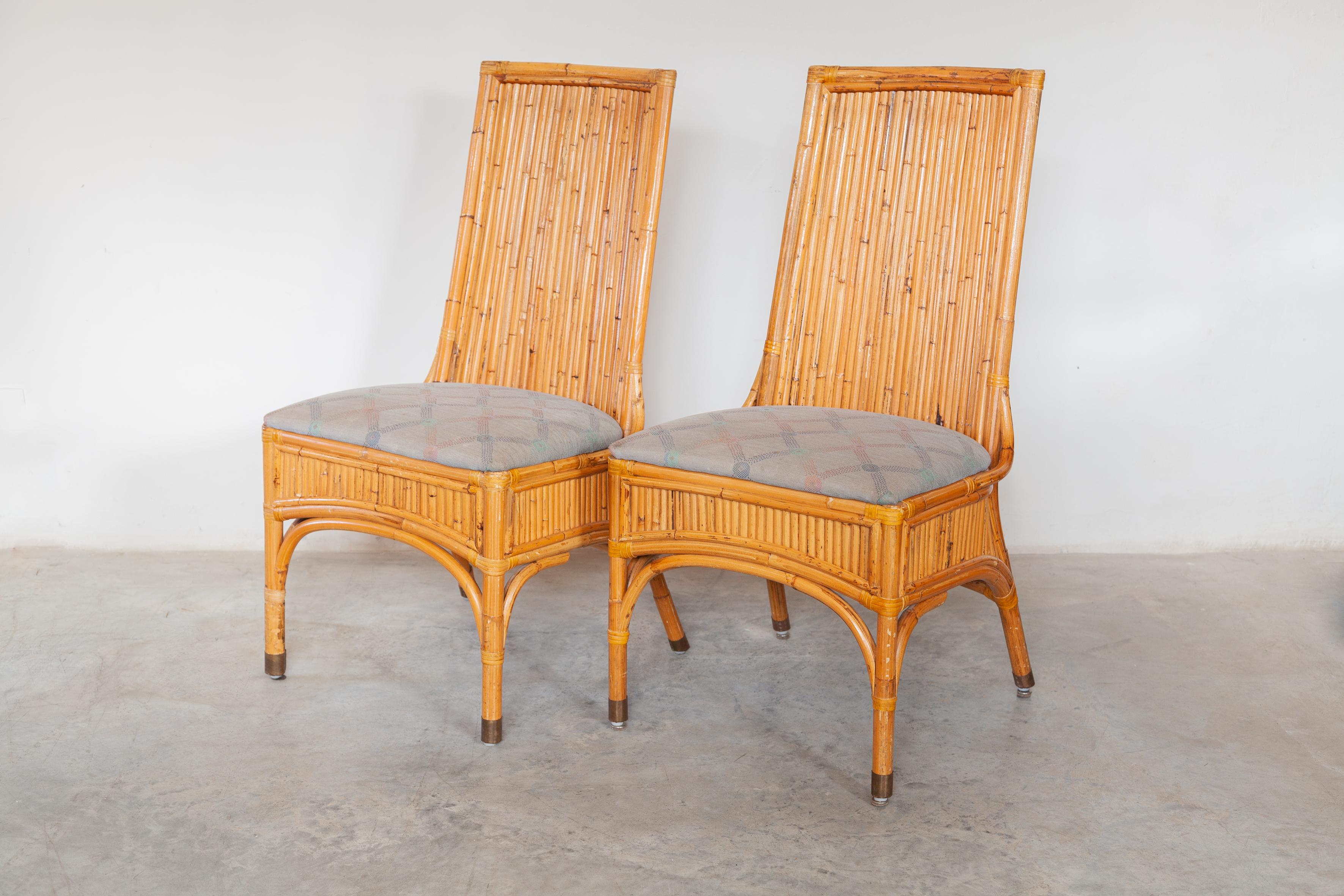 Vieille série de six chaises de salle à manger à haut dossier en bambou en très bon état d'origine des années 1970.