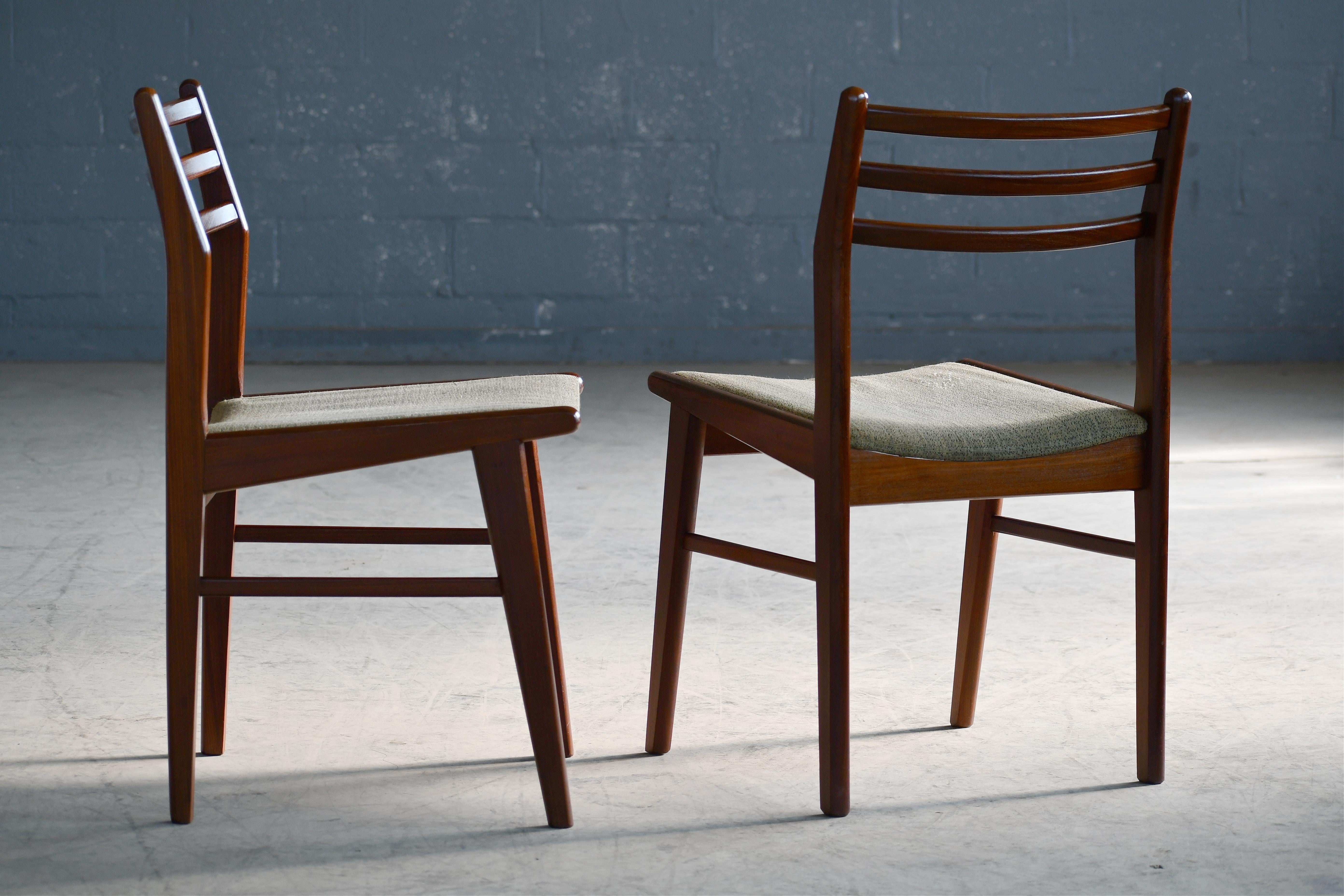 Milieu du XXe siècle Ensemble de six chaises de salle à manger en teck par Mogens Hansen Danemark années 1960 en vente