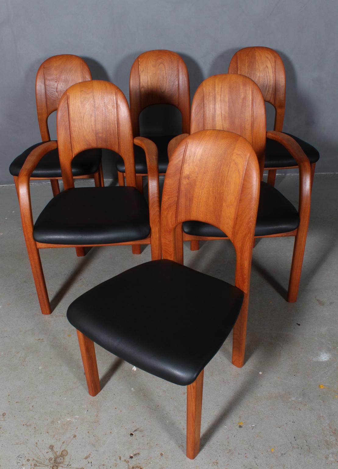 Set of six dining chairs in solid teak, two with armrests. 

New upholsterd with black aniline leather.

Made by Holstebro Möbelfabrik.