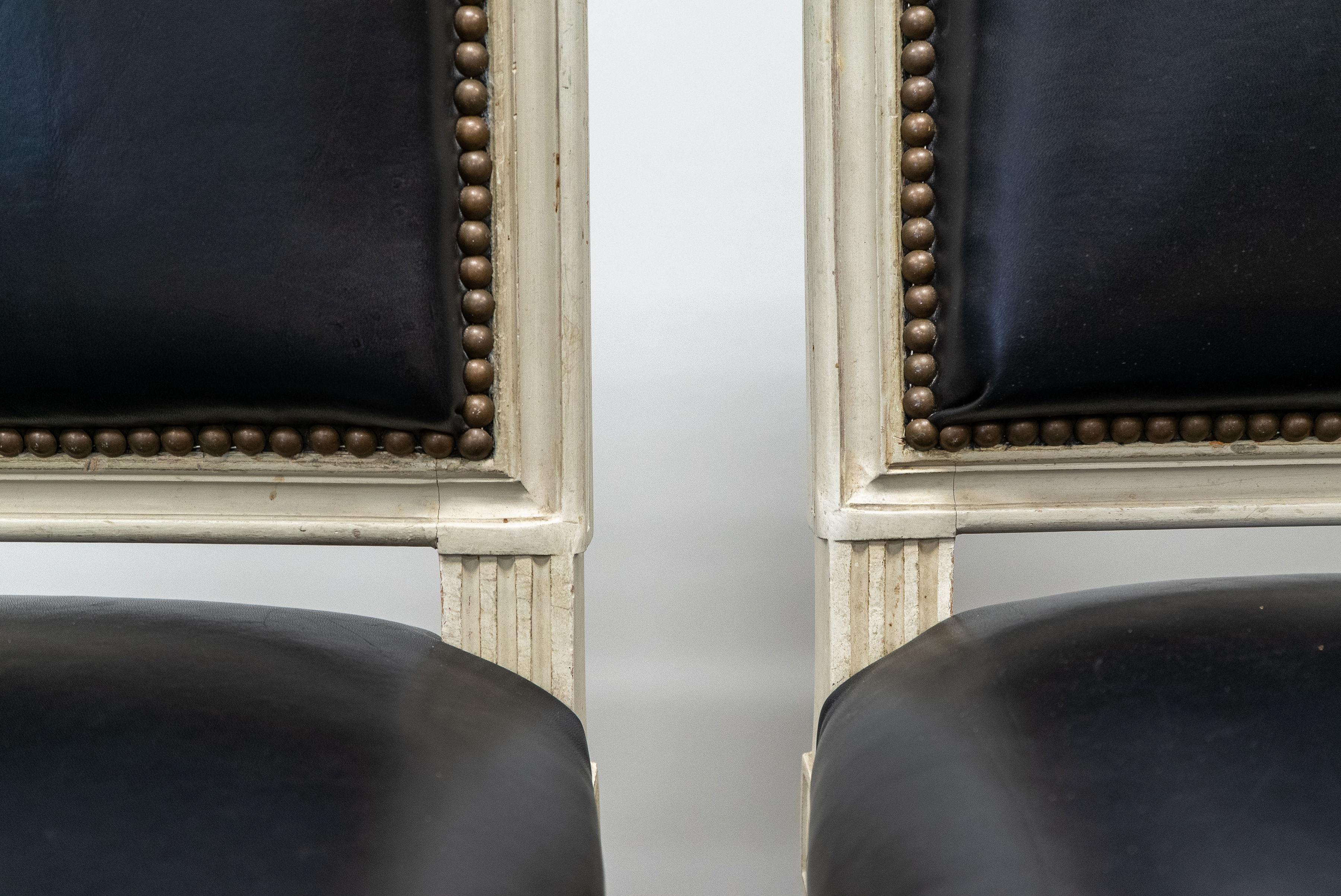 Set of Six Dining Chairs in the Style of Louis XVI In Good Condition For Sale In Chicago, US