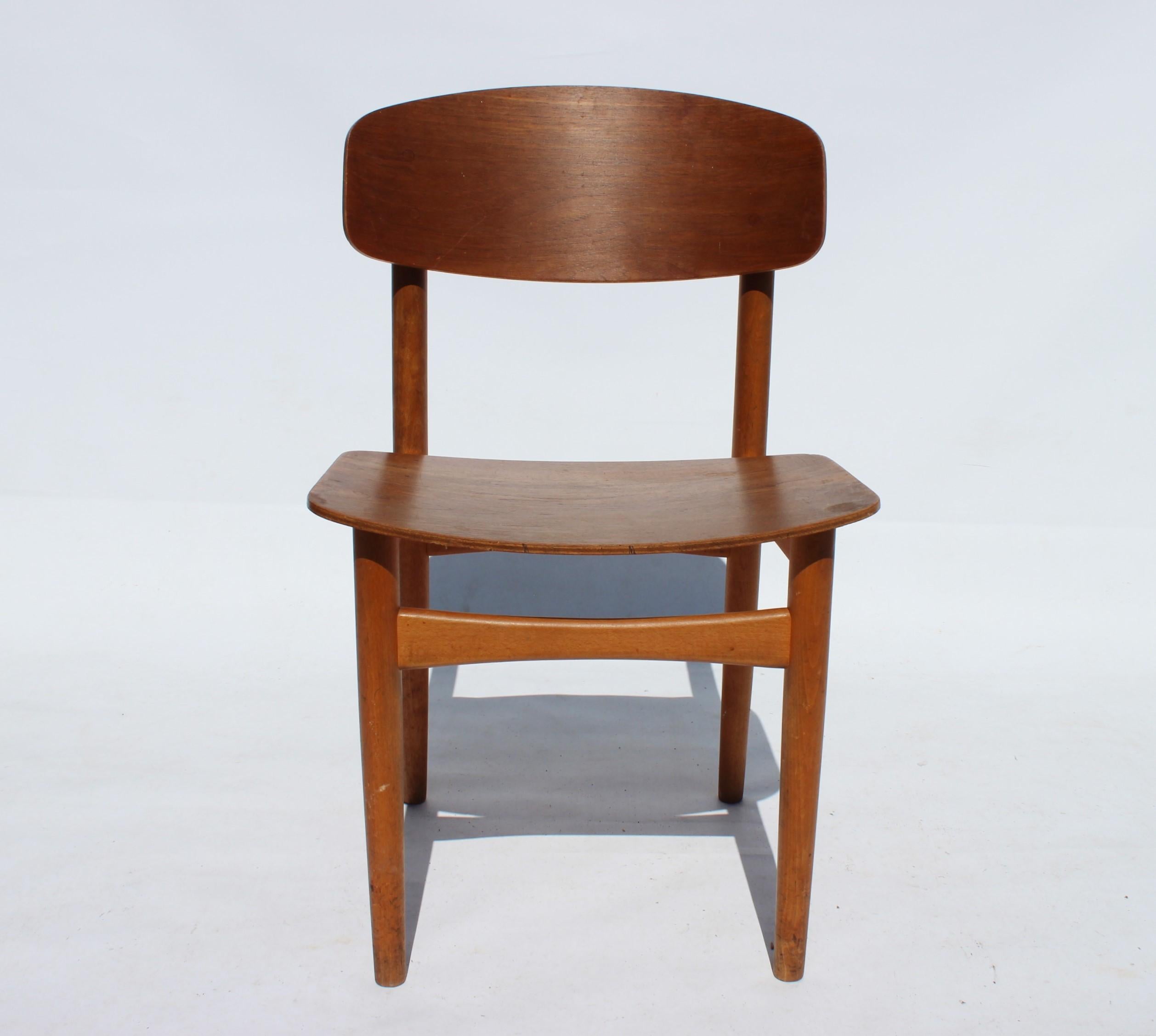 Set of six dining chairs, model 122, in teak designed by Børge Mogensen and from the 1960s. The chairs are in great vintage condition.

This product will be inspected thoroughly at our professional workshop by our educated employees, who assure the