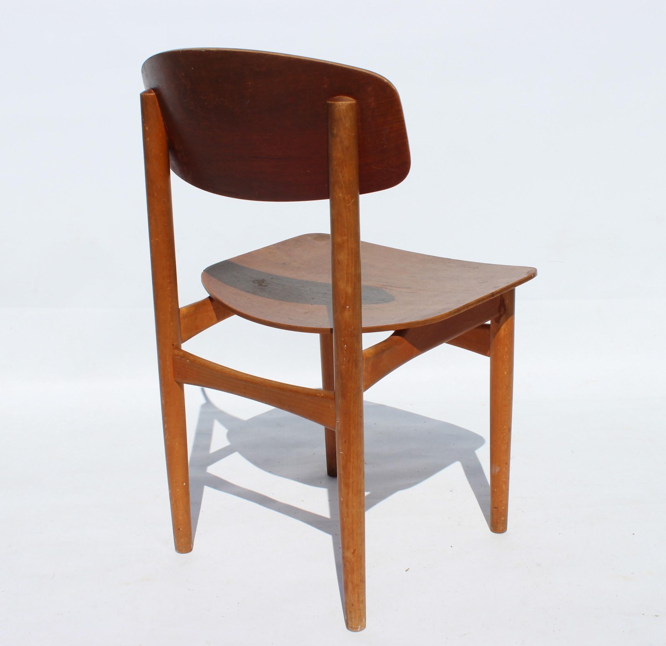 Danish Scandinavian Modern Set of Six teak Dining Chairs, Model 122 by Børge Mogensen For Sale